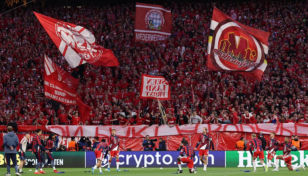 🎥 What a SHOW?!? Bayern fans unveil incredible Champions League tifo