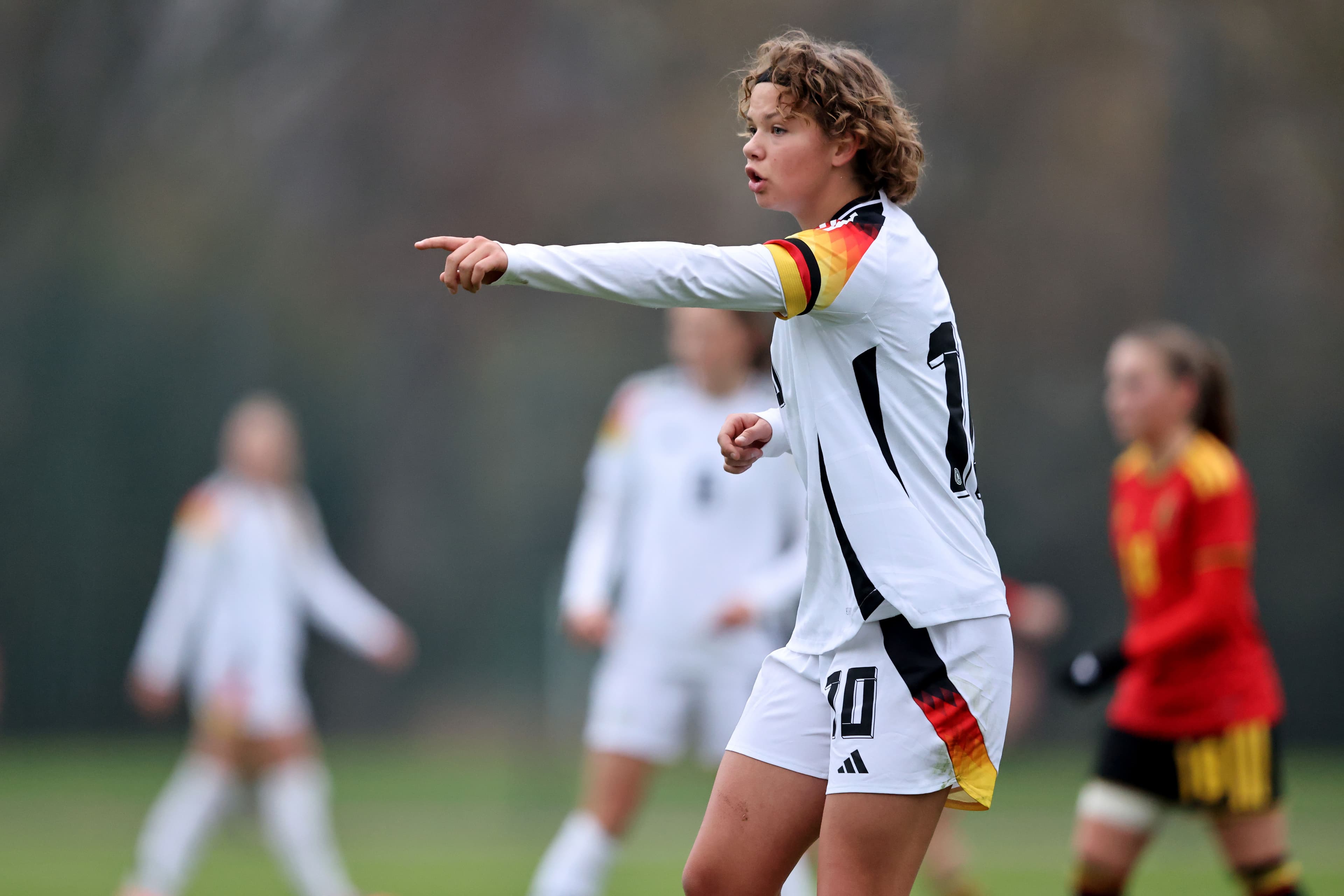 🎥 She does a Zlatan! Germany talent with magic goal in Euro qualifying