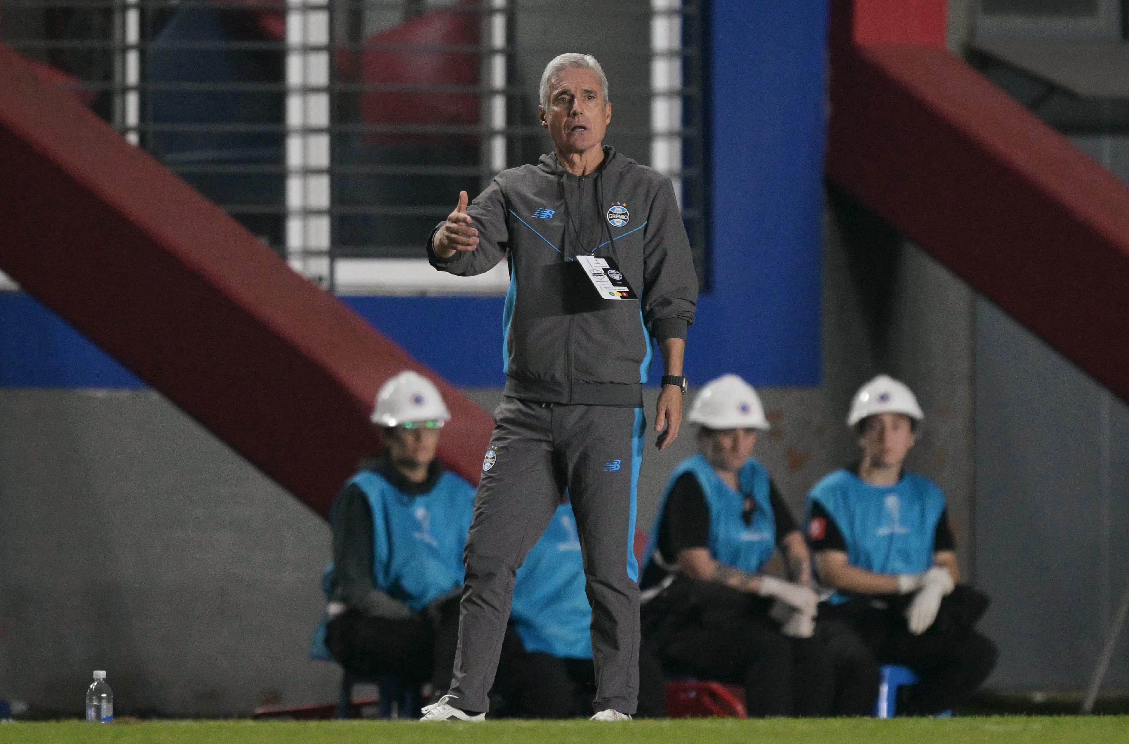 Grêmio academy prospect earns place in first-team squad