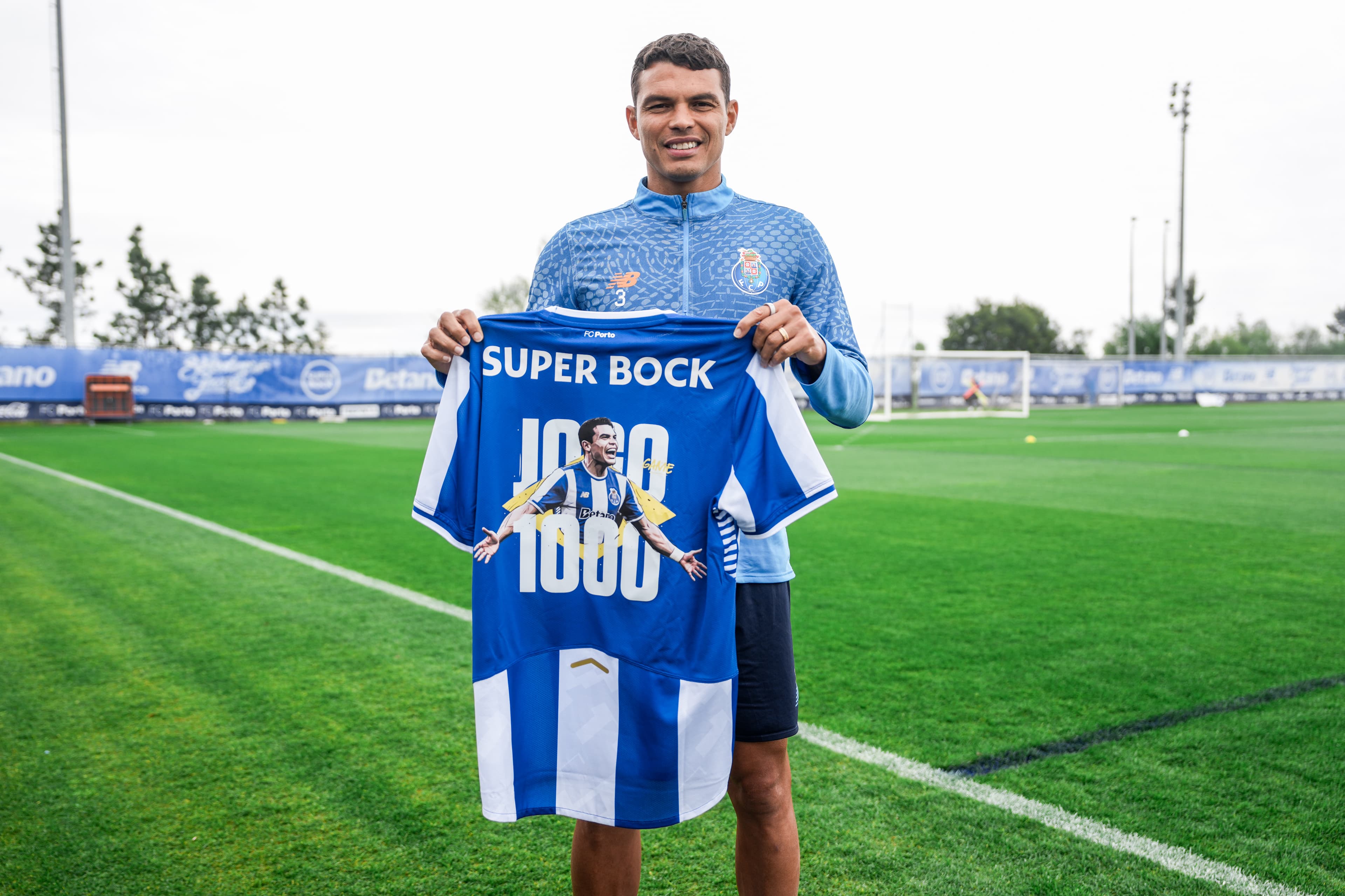 Porto launches contest for Thiago Silva's 1000th shirt