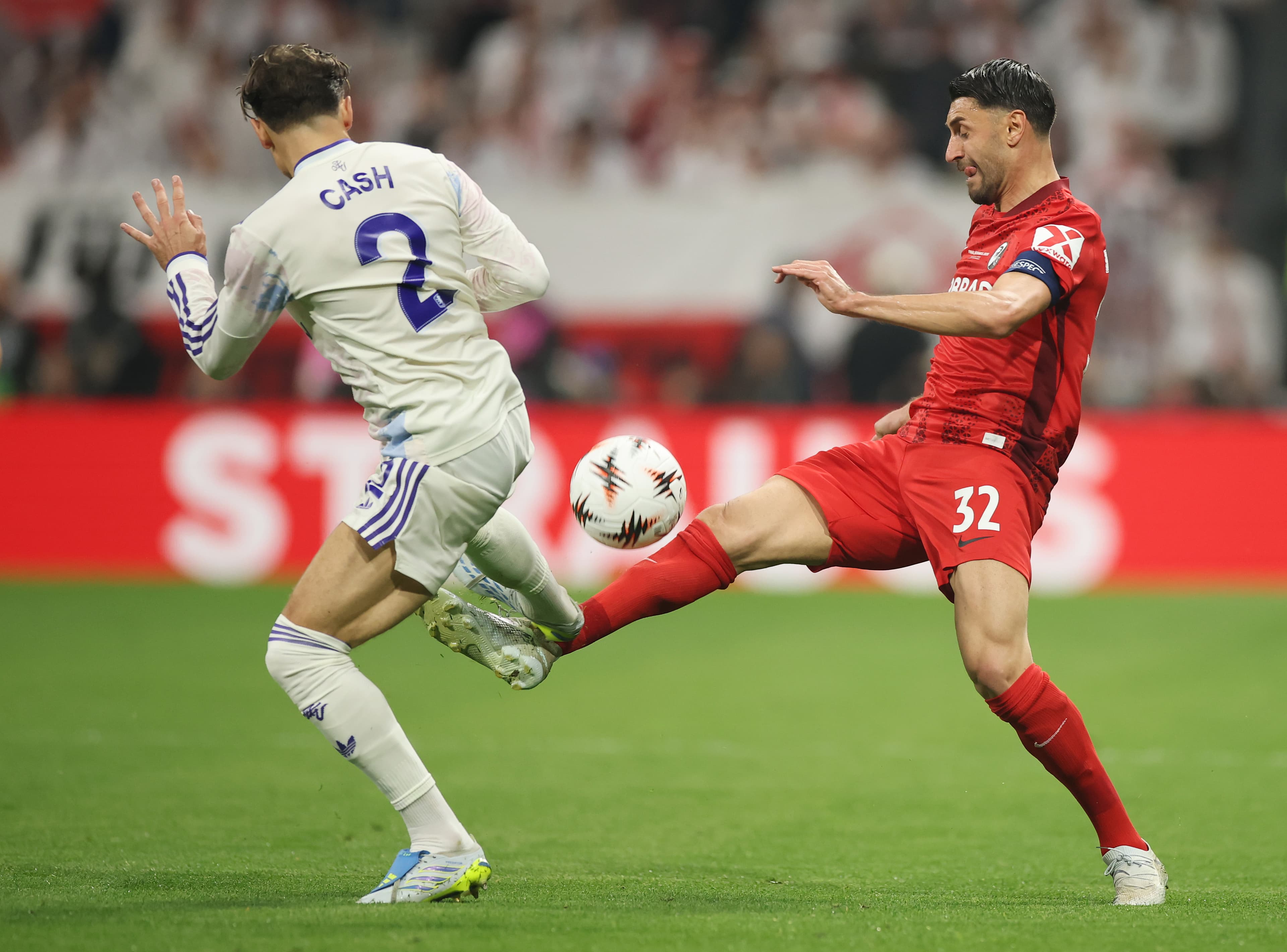 📸 Lucky boy? Aston Villa star avoids red card in Europa League final