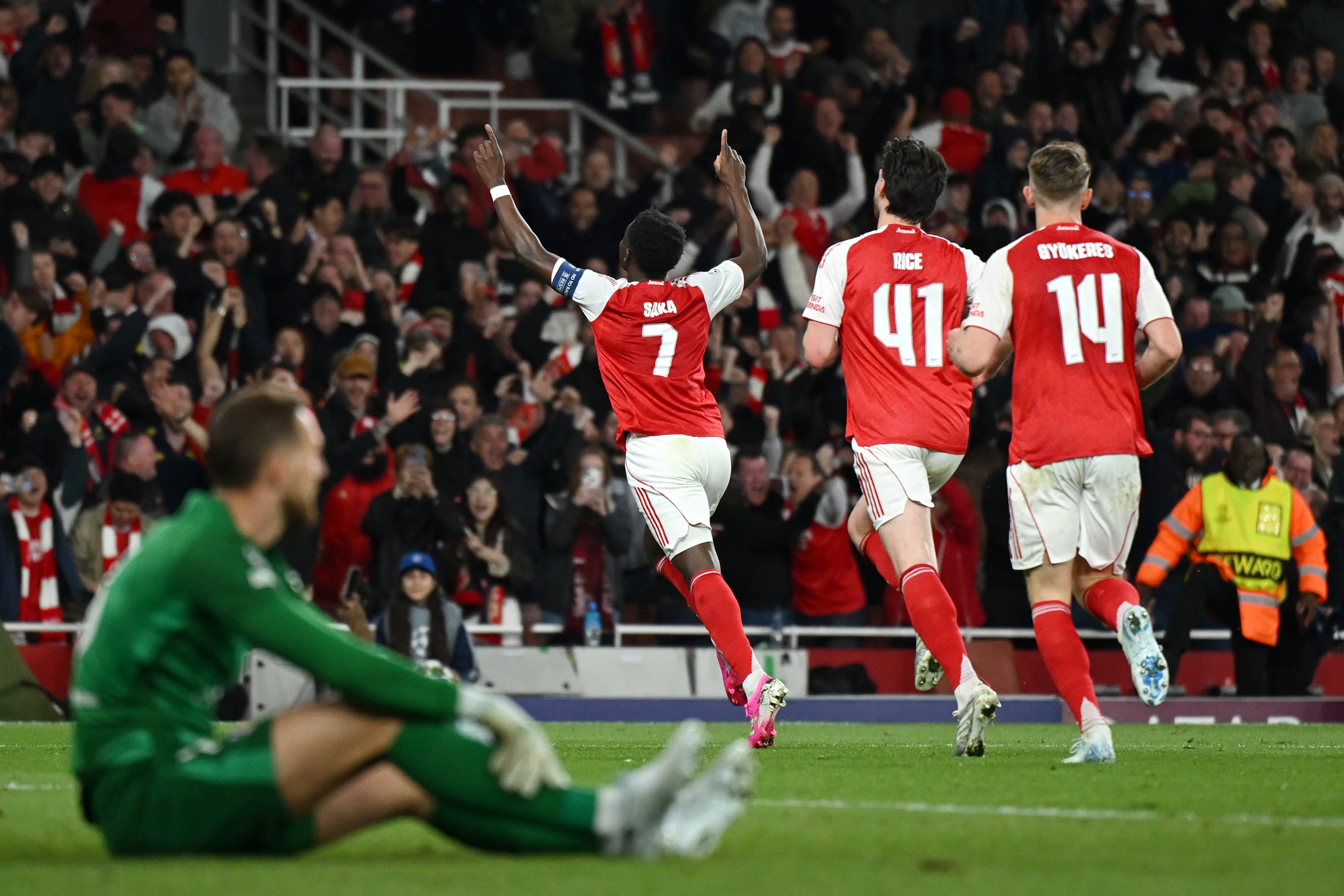 🚨 Boom Saka Laka! Arsenal captain rocks the Emirates Stadium