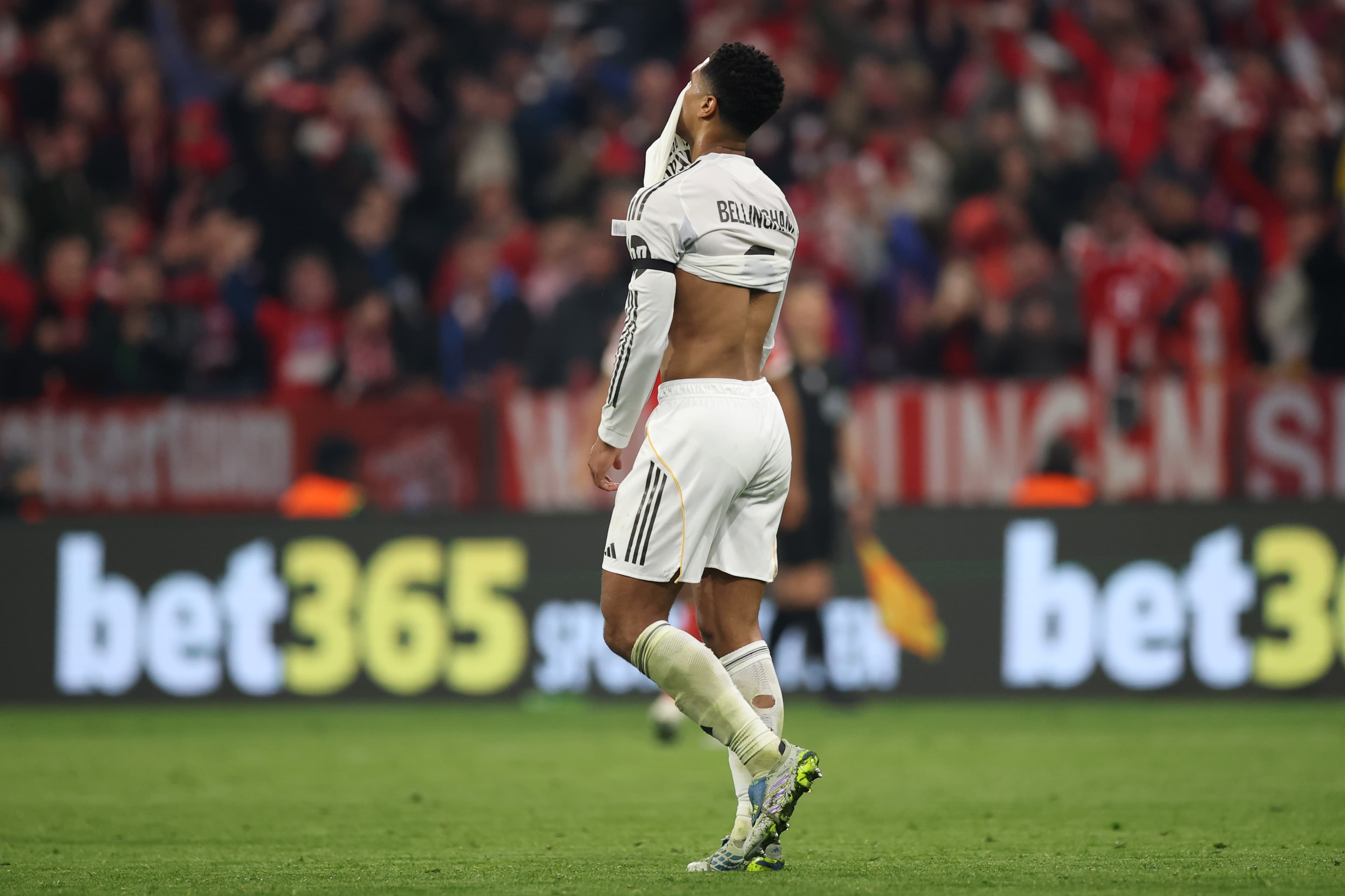 🎥 When one suffers...: TV crew celebrate Real exit like their own CL title