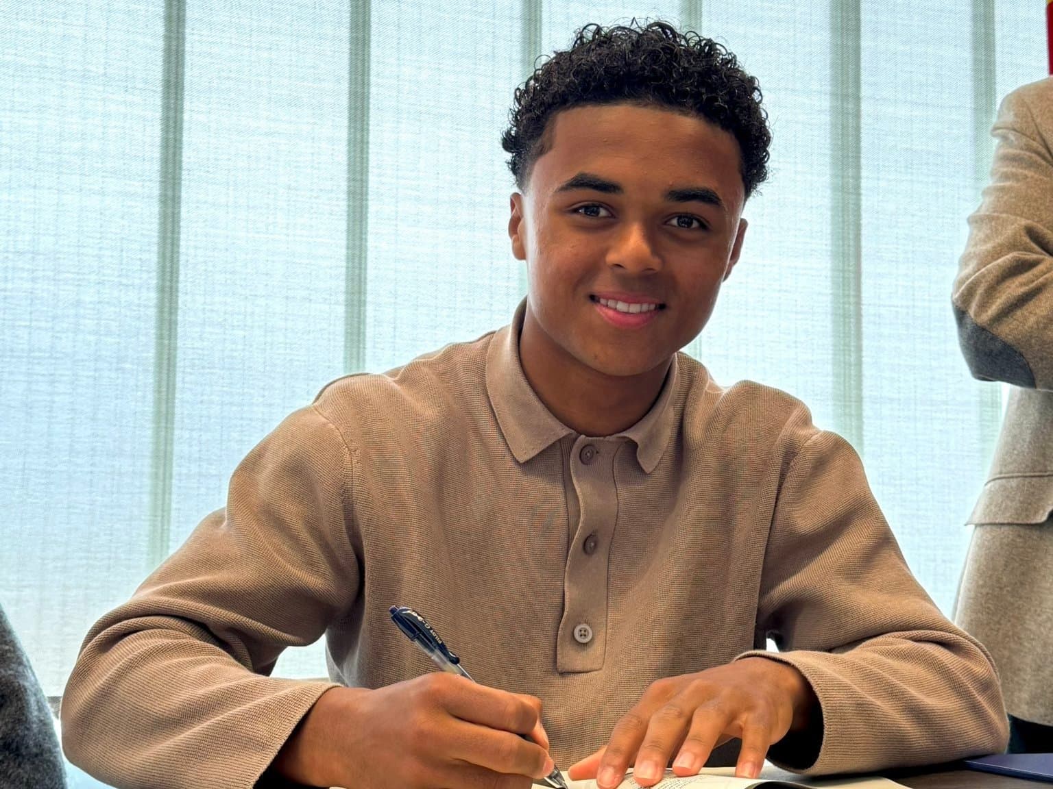 Barça secure Shane Kluivert's future until 2028