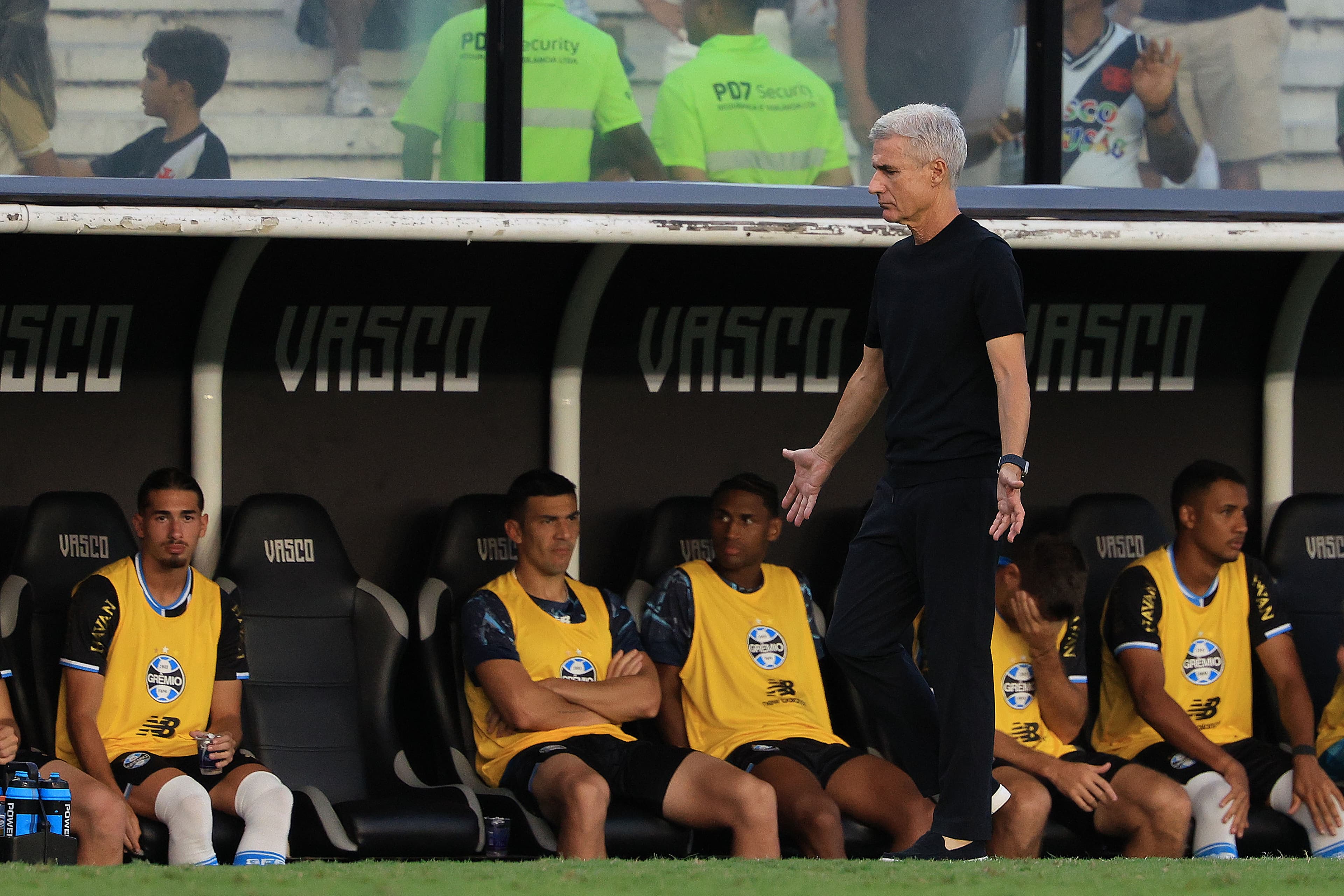 Grêmio rush to tie down four starters, see details