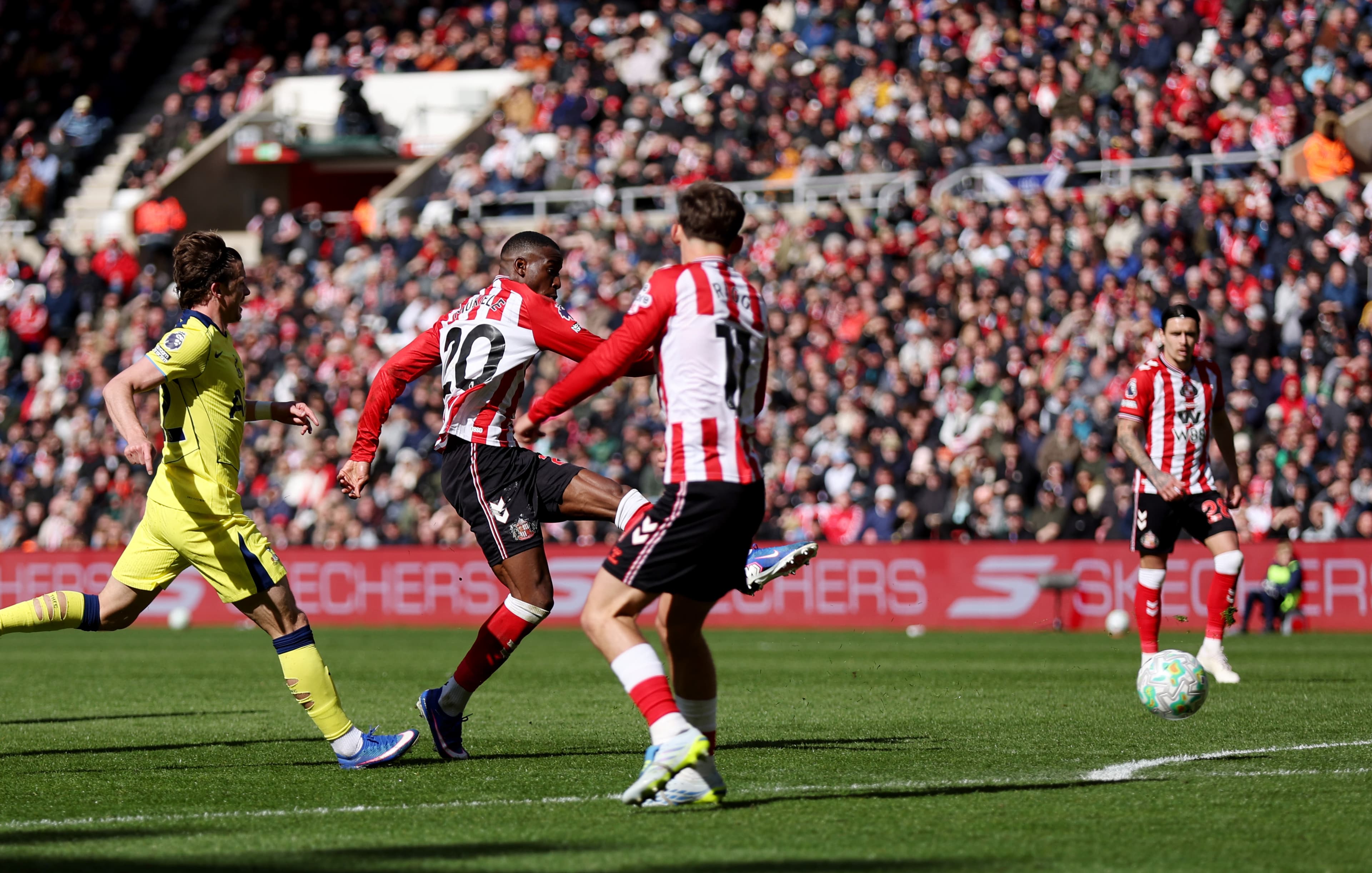 📸 Same old Spurs as bad luck strikes in De Zerbi's debut at Sunderland 😓