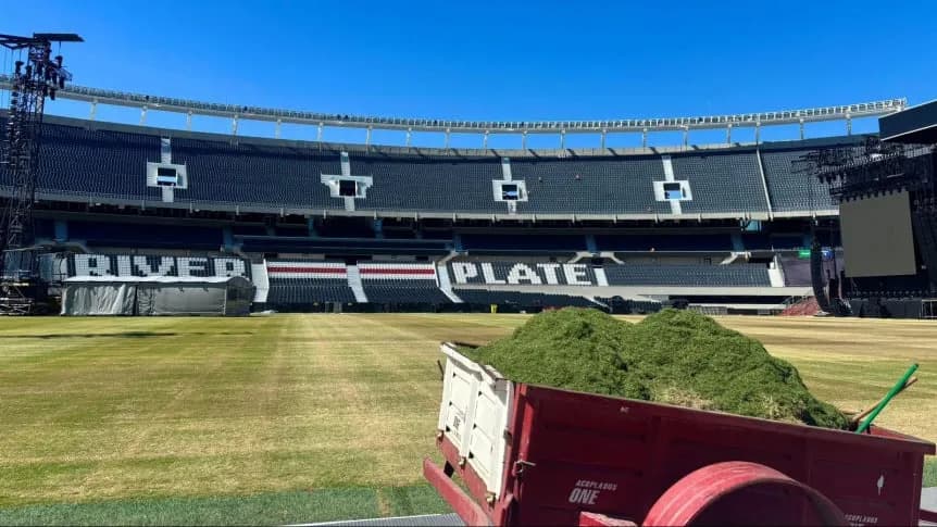 🏟️ El Monumental under scrutiny: pitch hit by AC/DC invasion