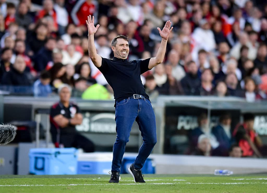 Boss loses it, tells player to get booked for a third yellow 😅