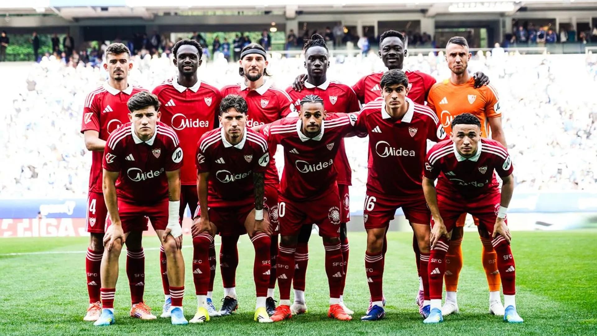 😡 Tension in Seville: players and Junior abused at the airport