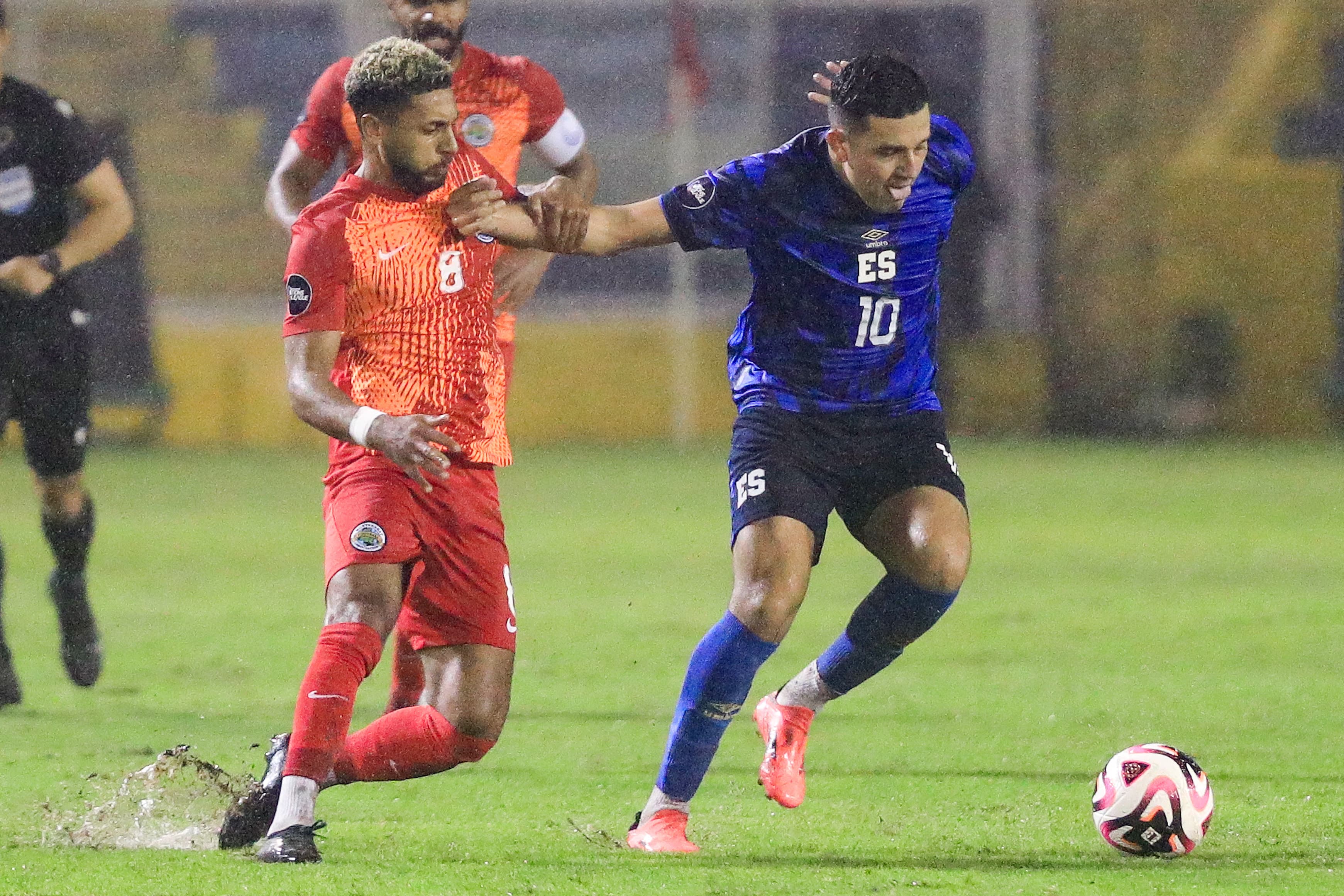Coach hunt on Facebook, a FIFA village dreams of the World Cup