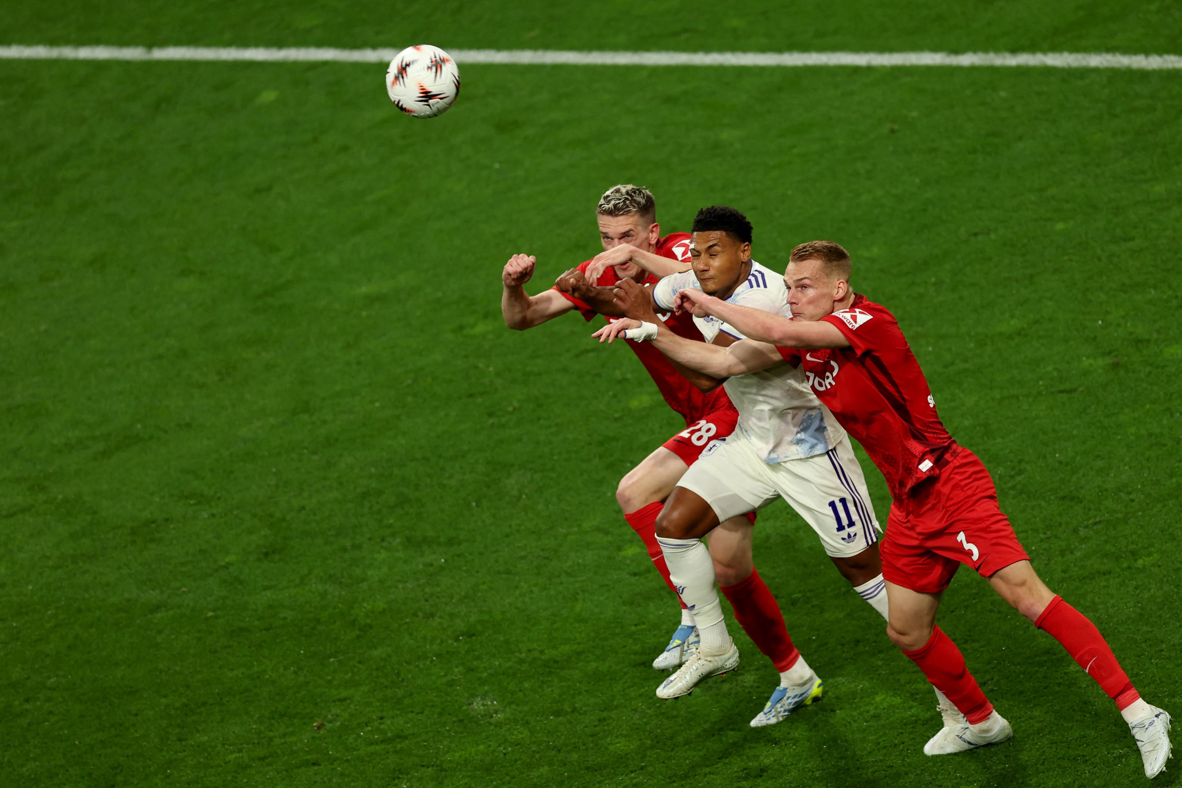 📸 Big row in Europa League final, this moment sends internet wild