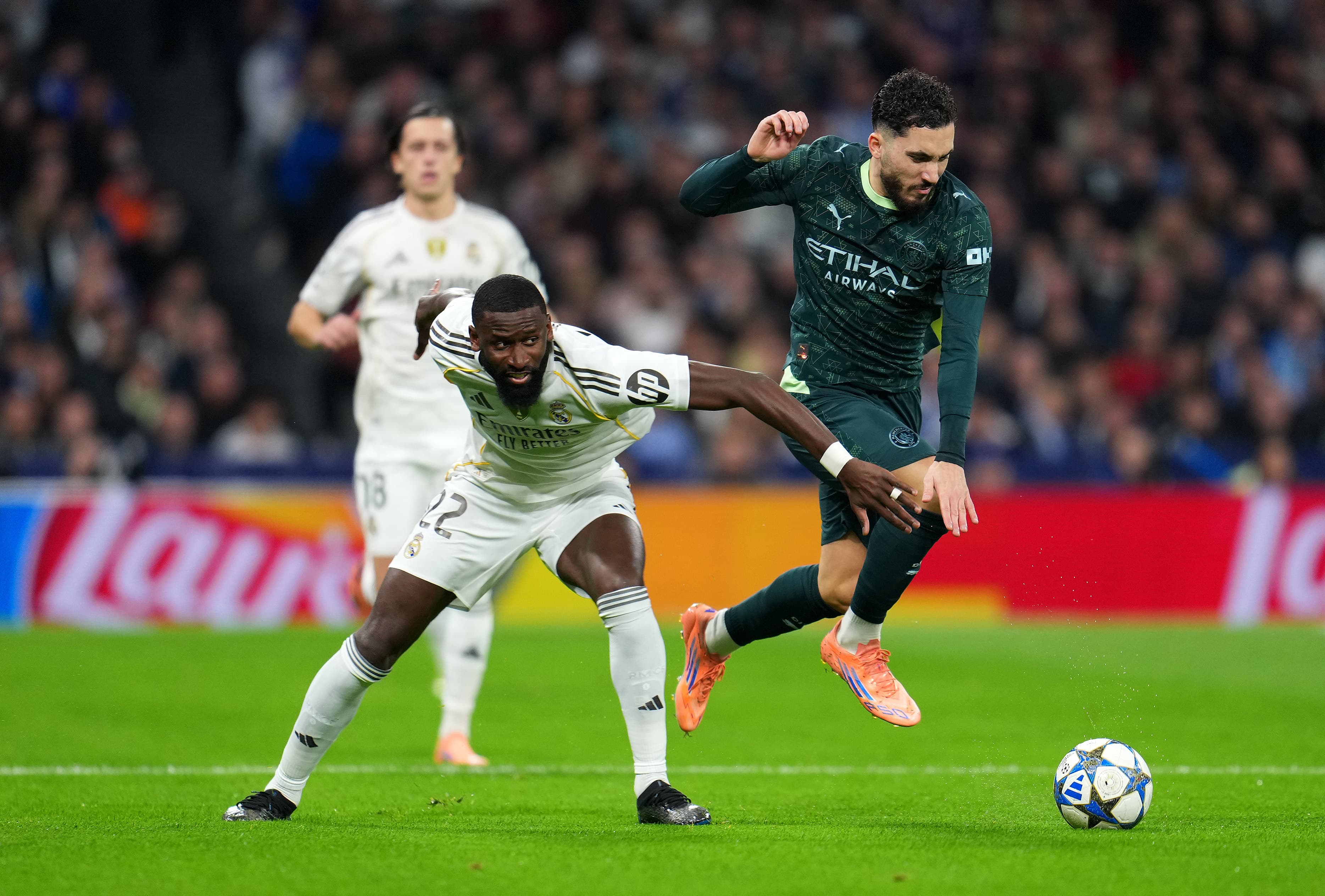 🚨 Red Devils Sweep Champions 4-1 in Heartstopping Match!