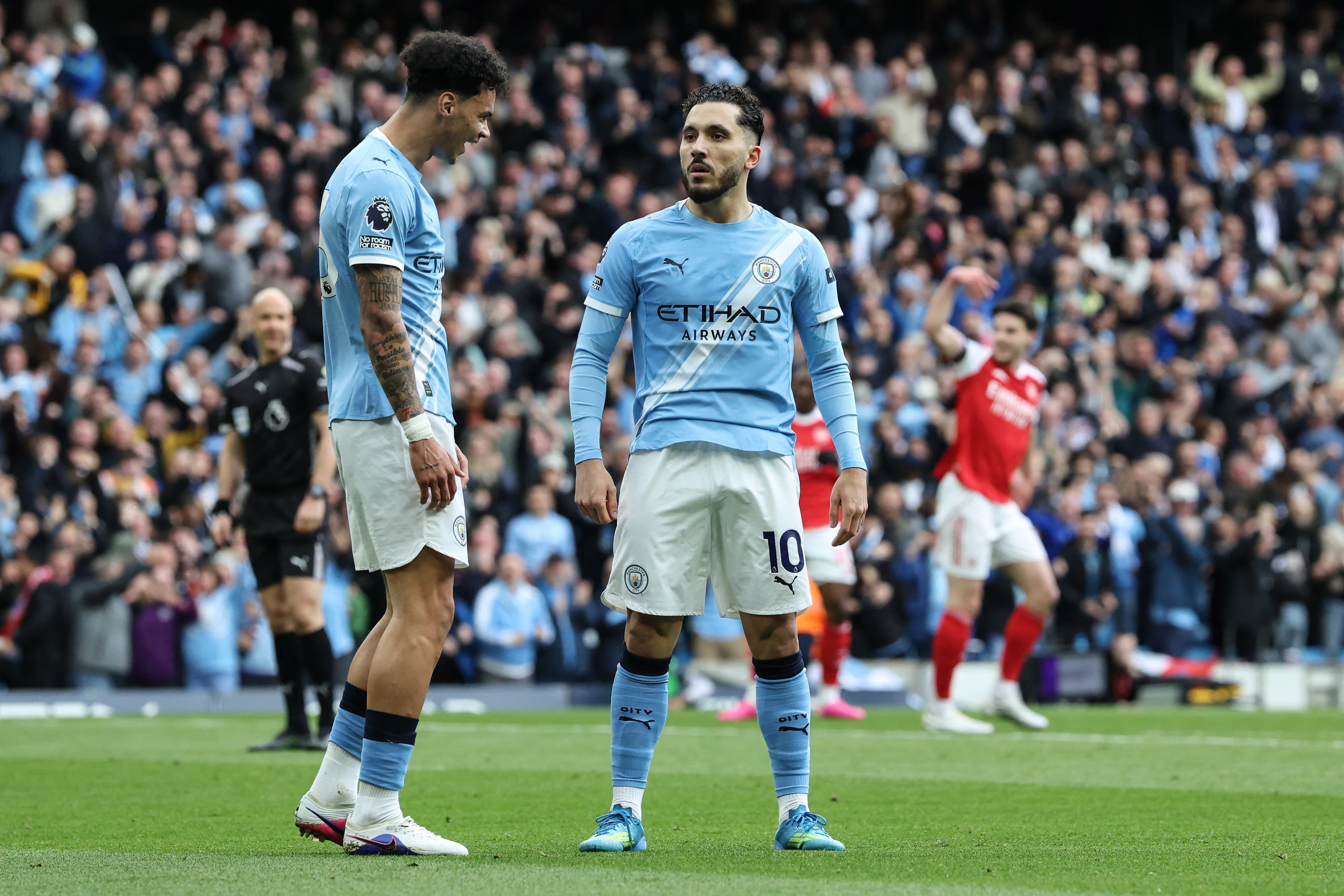 📸 On fire against Arsenal, Rayan Cherki stuns the internet 🤩