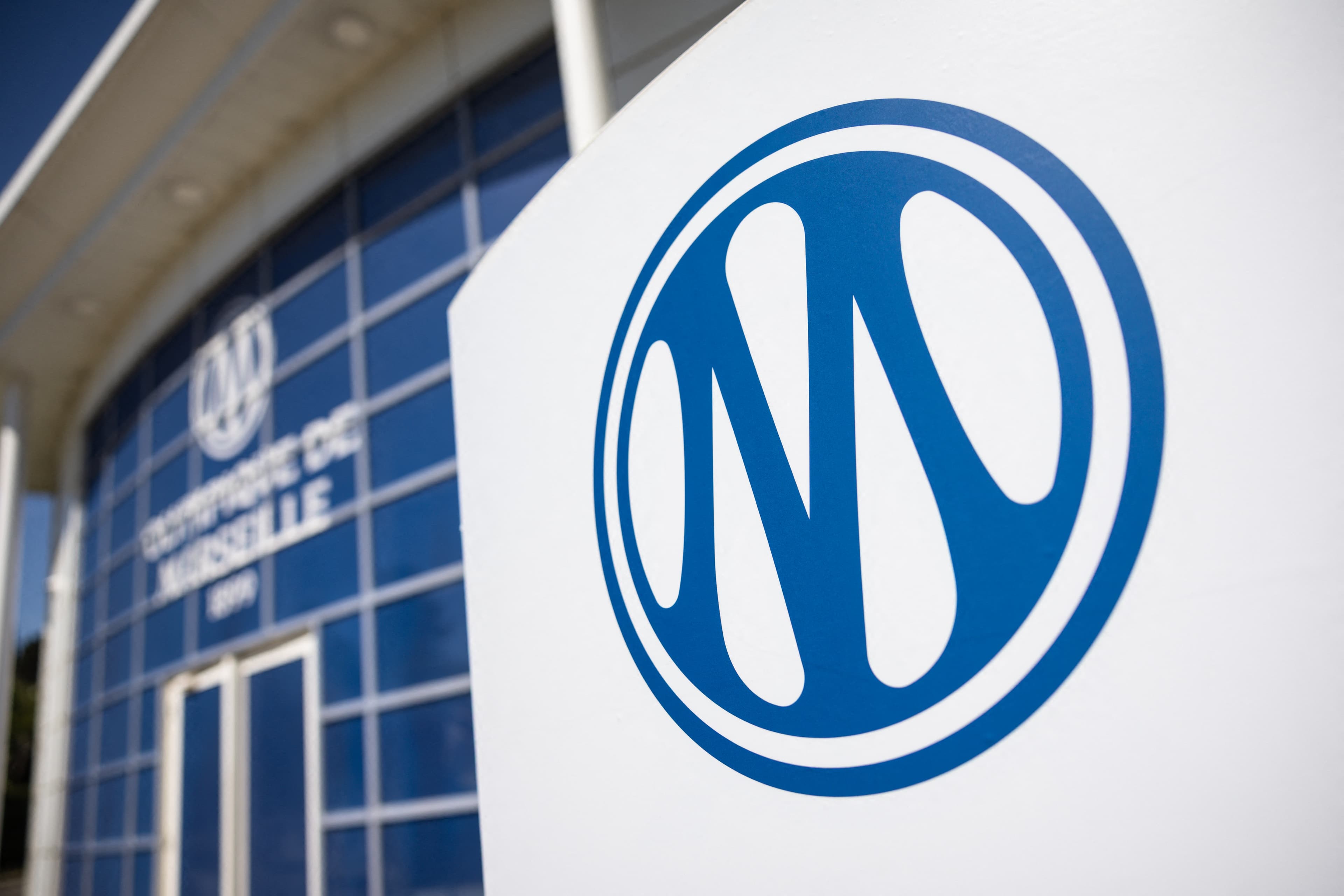 🥐☕️FC Breakfast: Marseille badge causes a stir, World Cup refs named