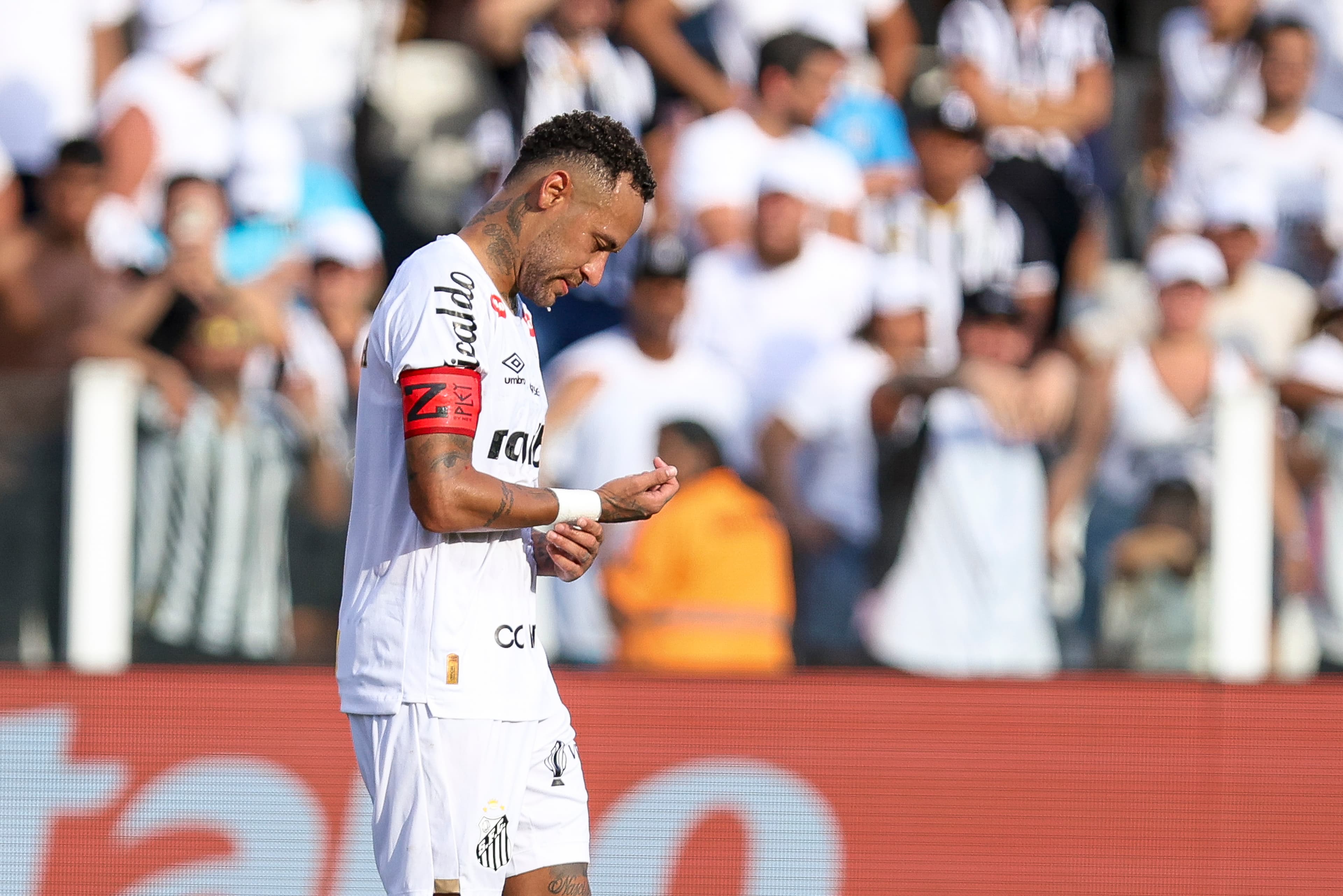 Cards that ruled Neymar out of Santos v Fla weren't for fouls