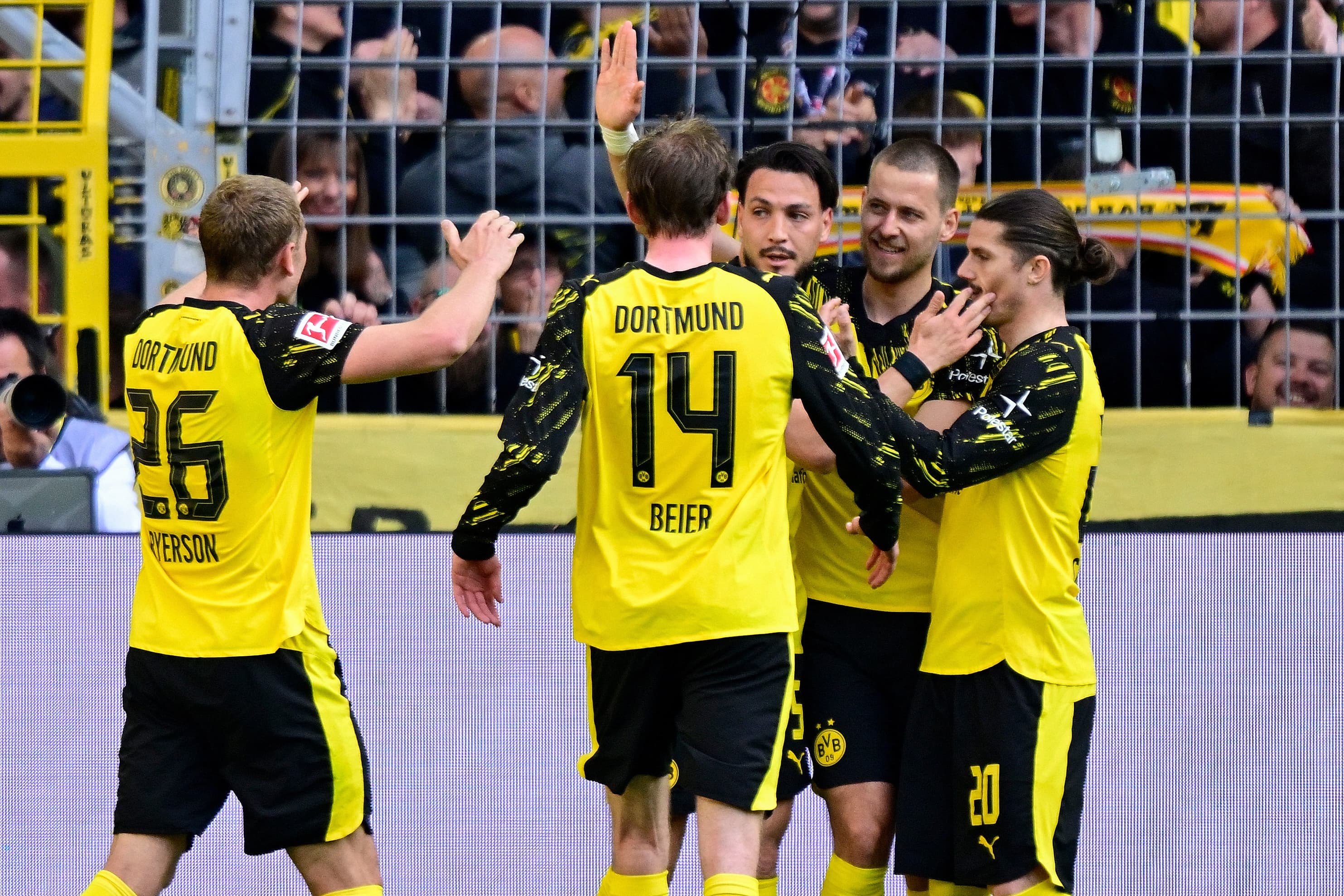 Dortmund put Freiburg to the sword in rampant first half 😲