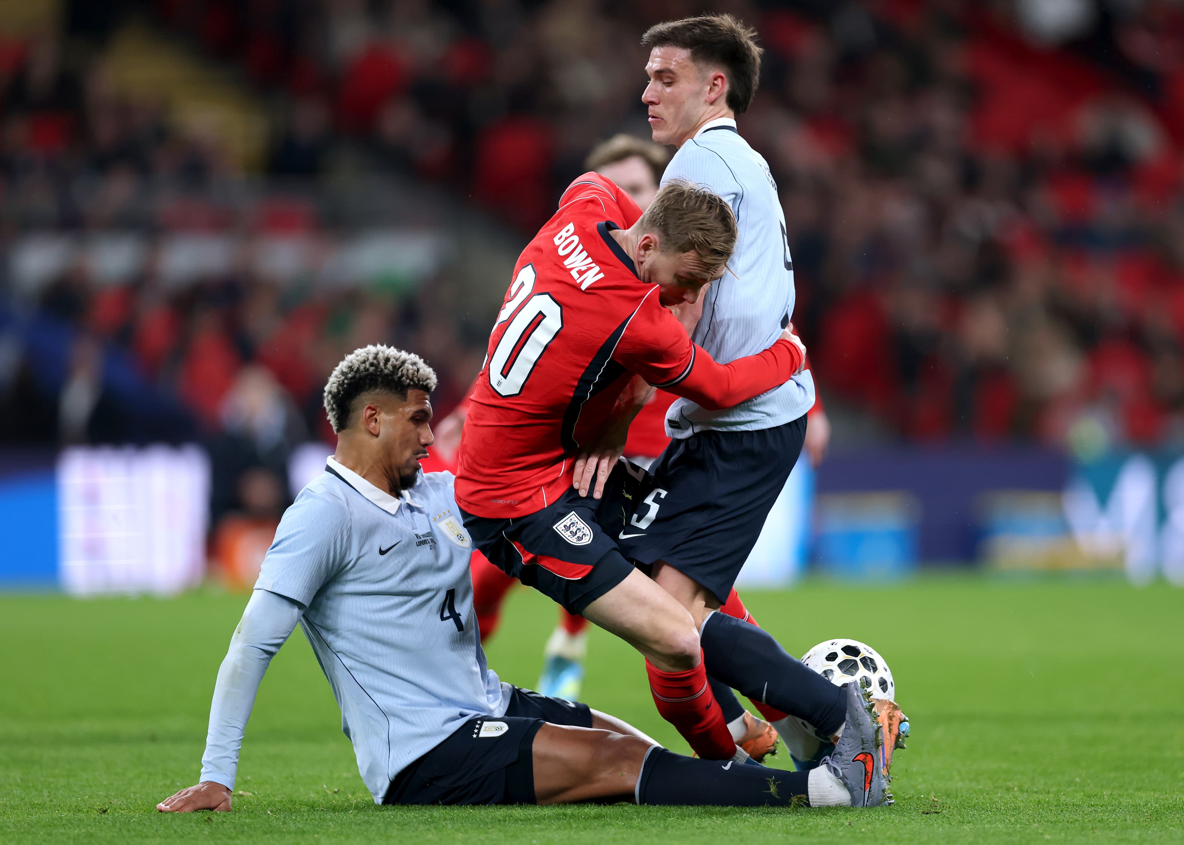 😱Never seen before, he gets two yellows and isn't sent off