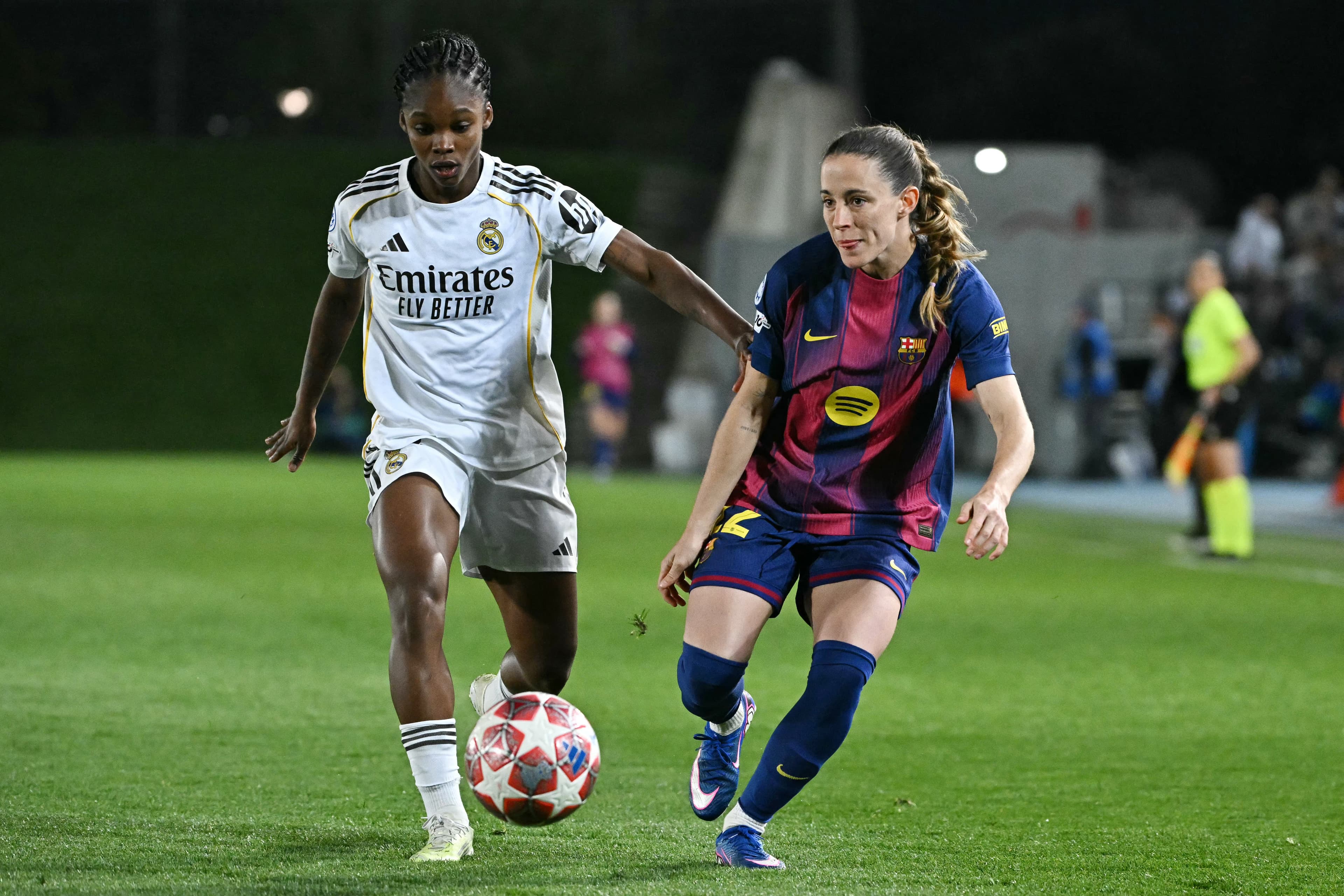 🎥  Ona Batlle rocket gives Barcelona early lead in Women's Clásico 🚀