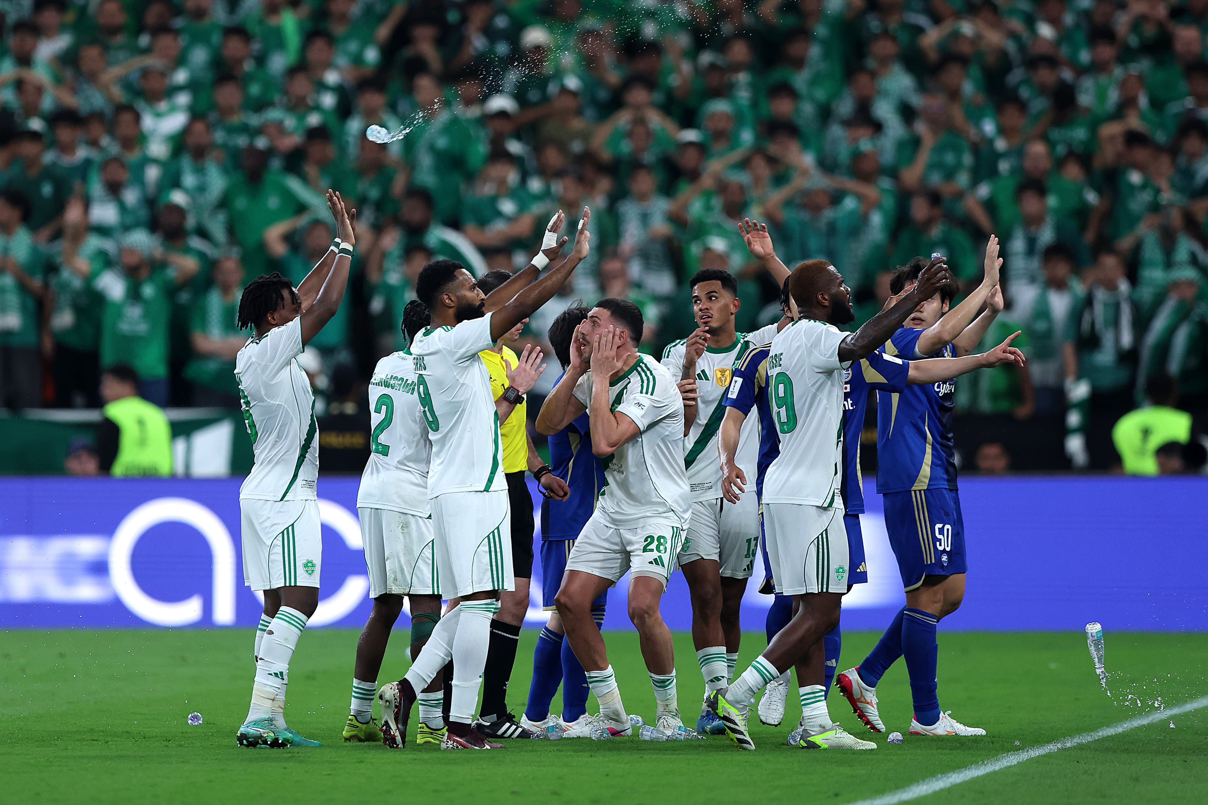 FC Ptit Déj: bizarre red card in Asia 😳, ESTAC in Ligue 1 🔥
