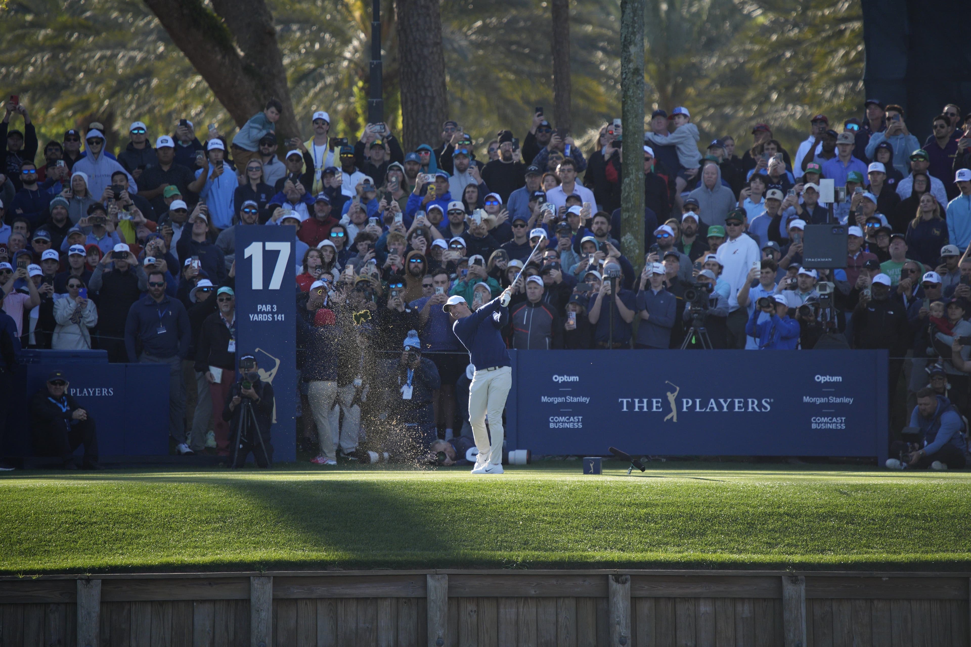 **New Headline:** Tee Off to Victory - Smash Your Way to Title Glory in 4 Golf!