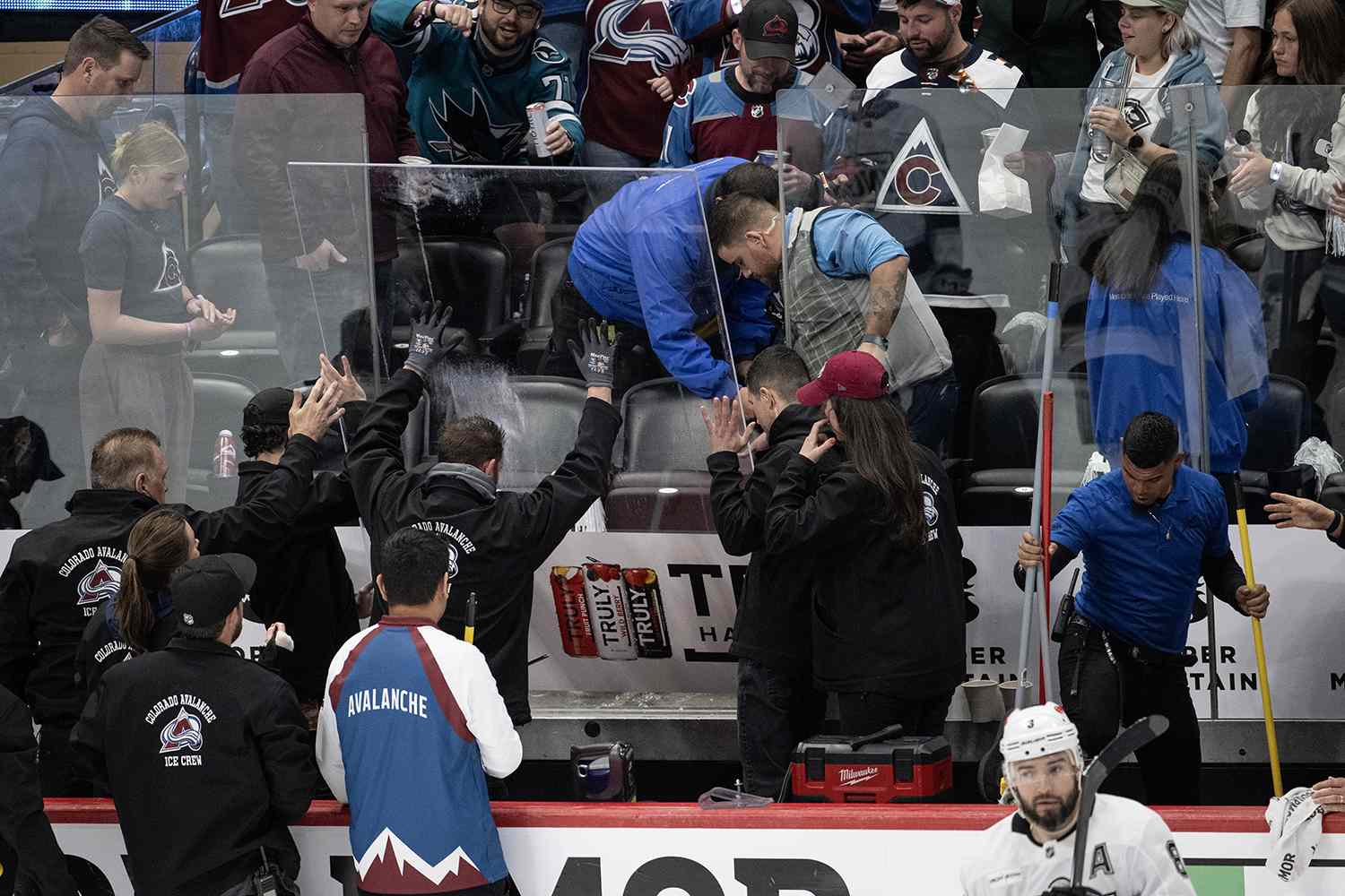 Glass Shatters on Los Angeles Kings Players After Overly Enthusiastic Fans Pound on Boards