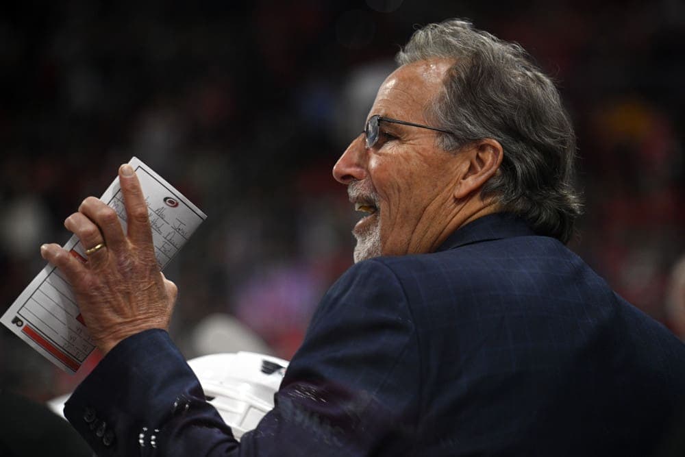 Former Flyers Head Coach Lands New Job in Western Conference Playoff Race