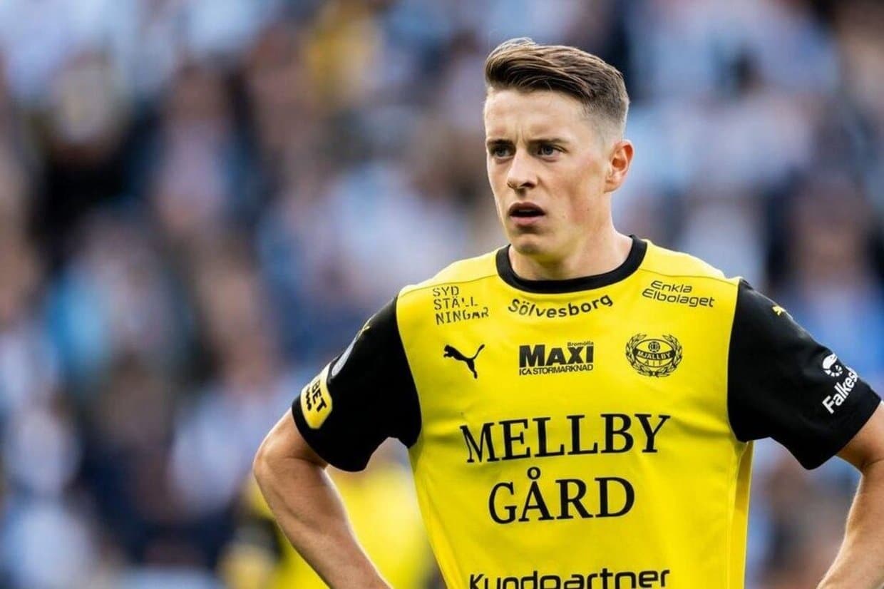 Elliot Stroud: From a fishing village team to the World Cup