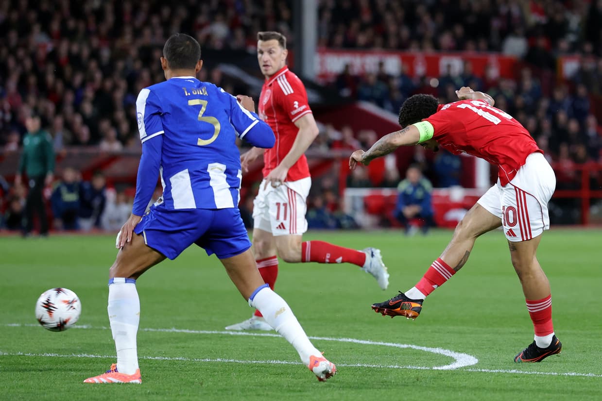 Forest set up all-Premier League semi-final after defeating 10-man Porto