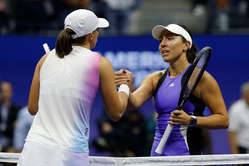 ‘Not As Dominant’ – Jessica Pegula Rejects Claims of Iga Świątek Losing Her ‘Aura,’ Brings Up Jannik Sinner