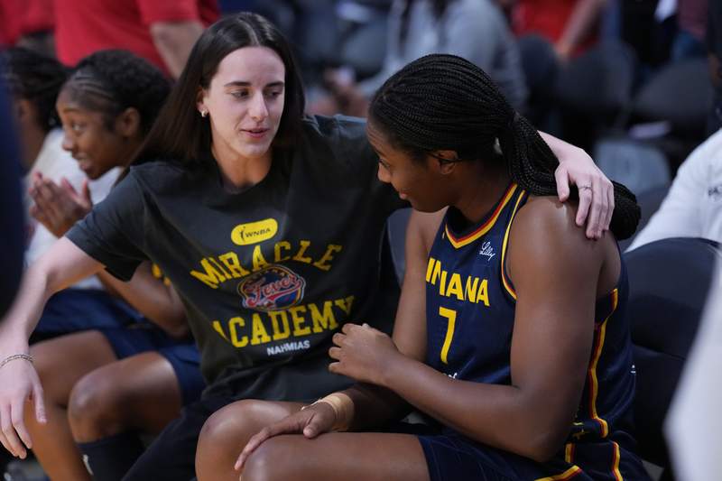 ’I Have To Grab Her’ — Aliyah Boston Exposes Caitlin Clark’s Hilarious Crash Out Against WNBA Refs