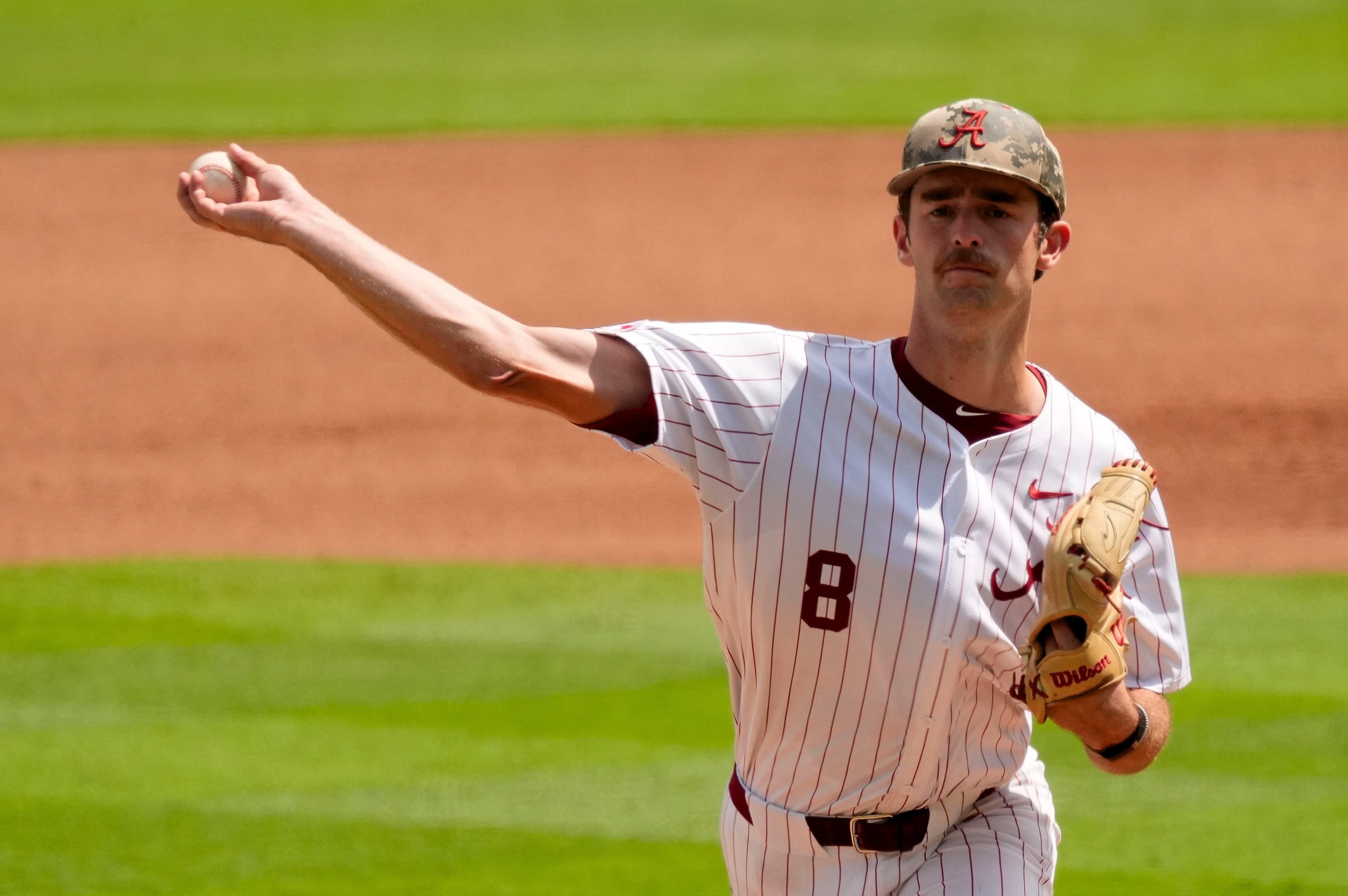 Alabama's Lightning-Quick Dominance: Kentucky Reeling in 4-0 Lightning-Quick Thrashing!