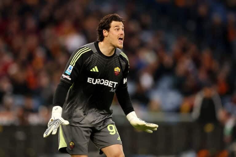 PSG set sights on Mile Svilar
