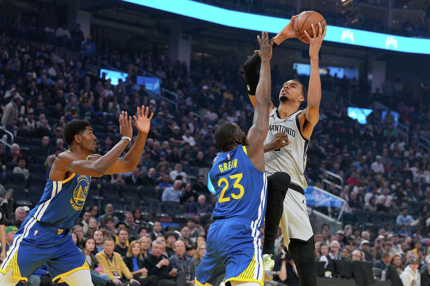 Warriors absorb lopsided loss to Spurs, cast early eye toward play-in game