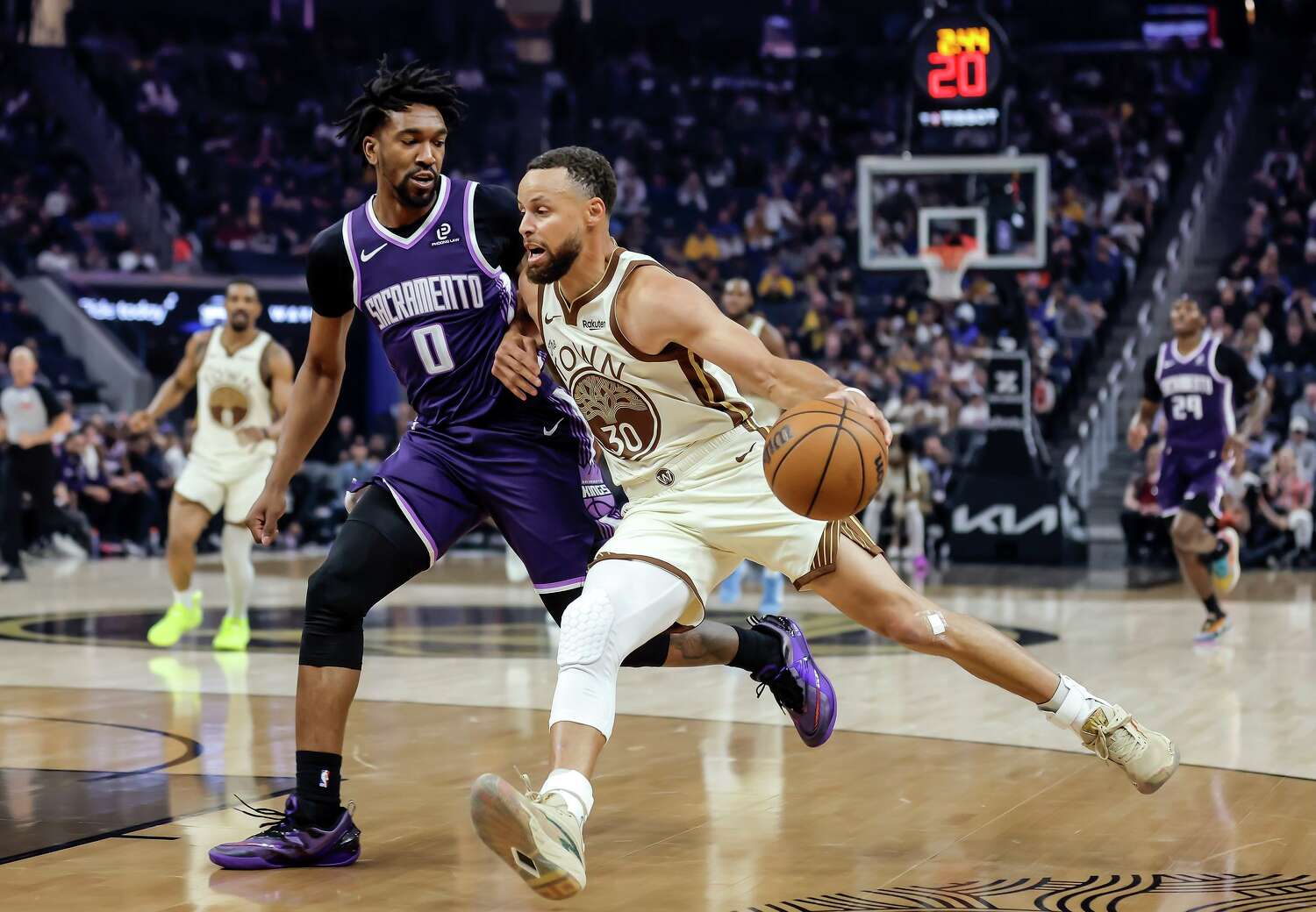 Warriors dispatch the lowly Kings as Steph Curry keys balanced offense