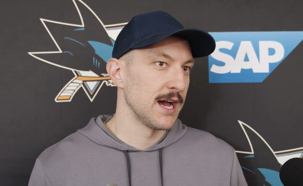 Desharnais Pays Tribute to Sharks Staff, Talks Mentoring Dickinson & Misa