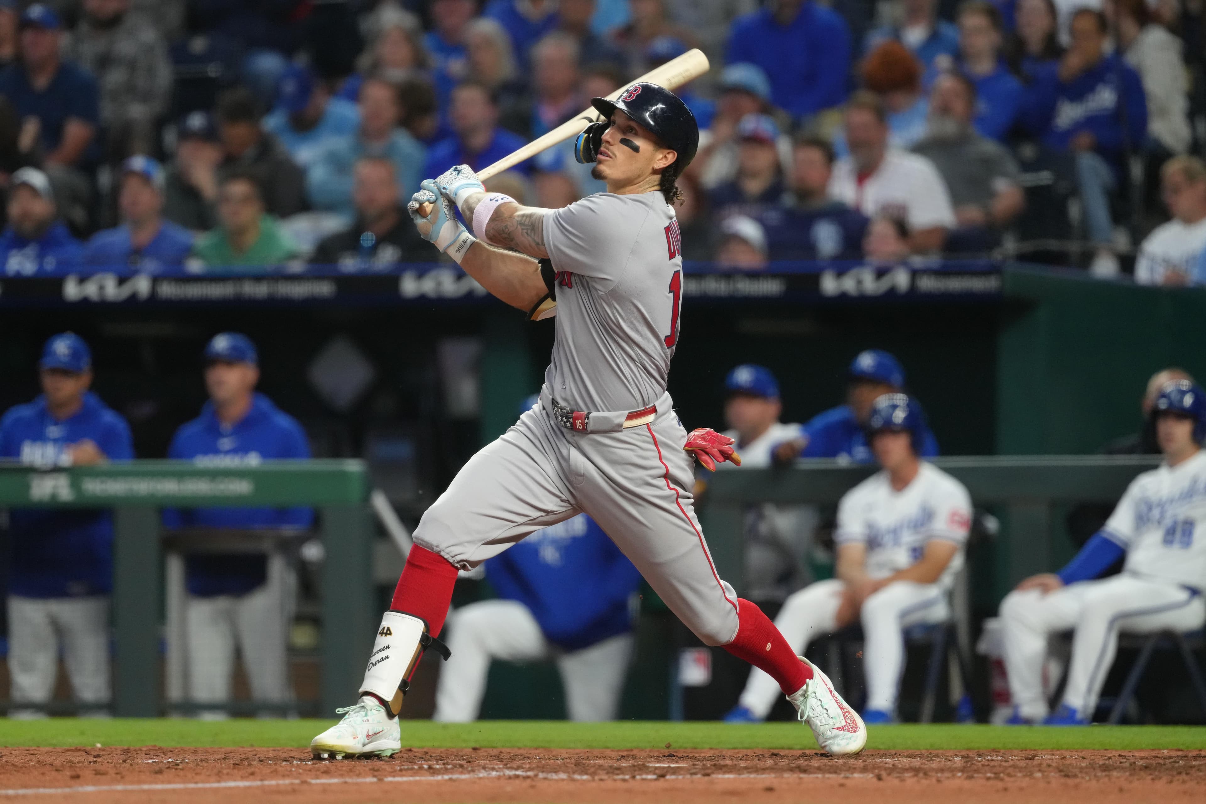 Red Sox 4, Royals 3; Boston earns series sweep in rare late-innings win