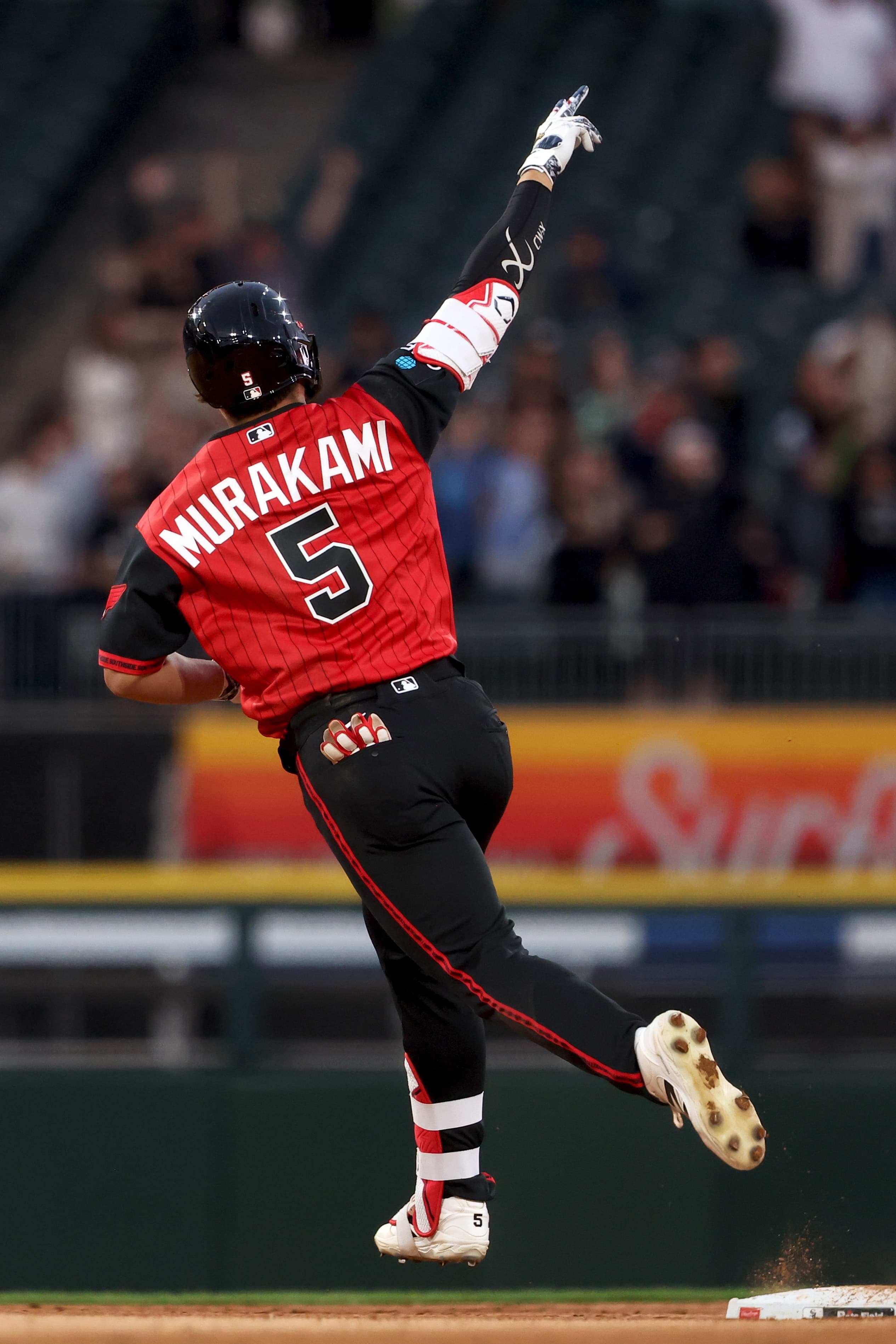 White Sox grind out another win, 5-4