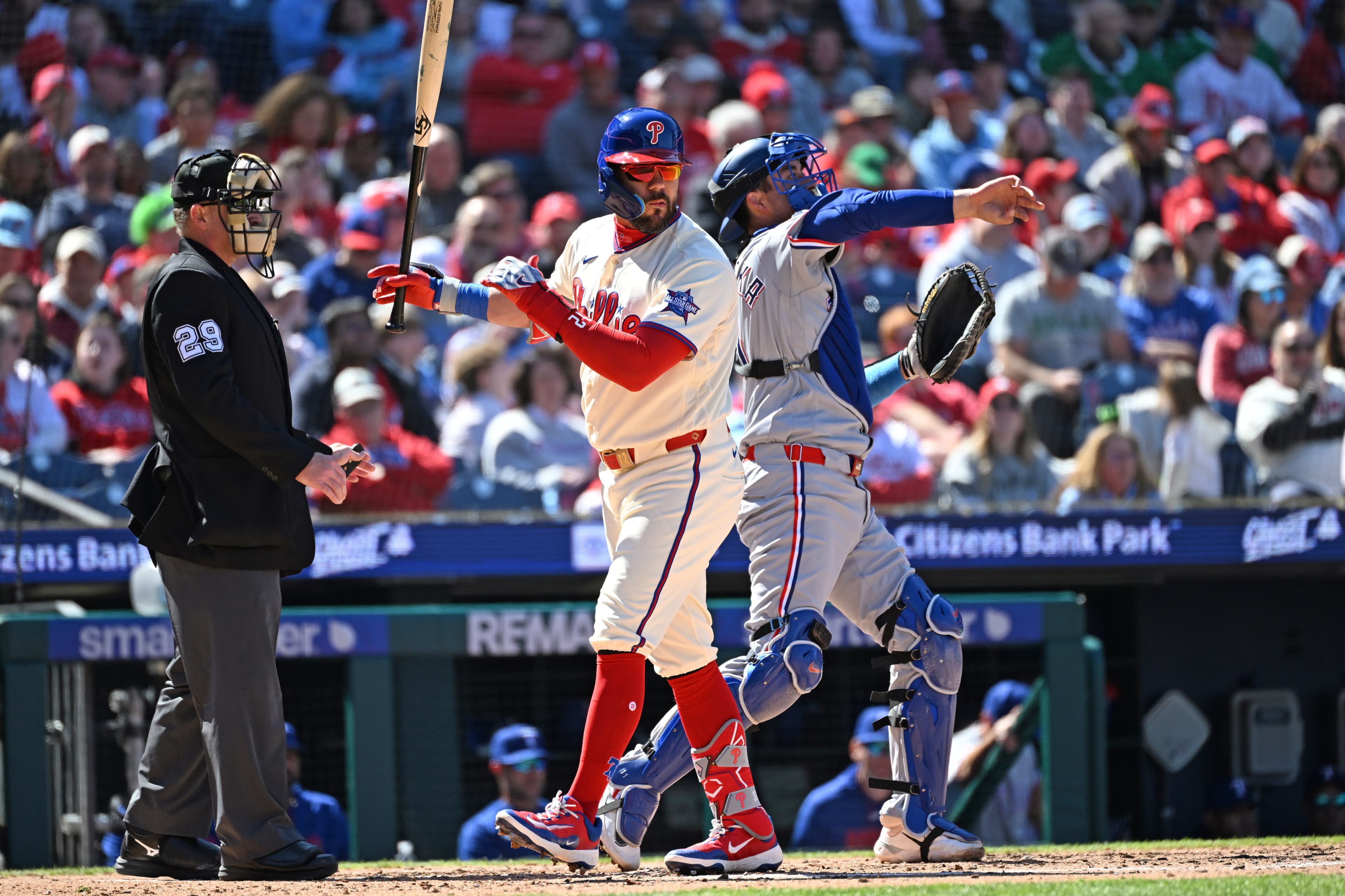 Simply offensive: Rangers 8, Phillies 3
