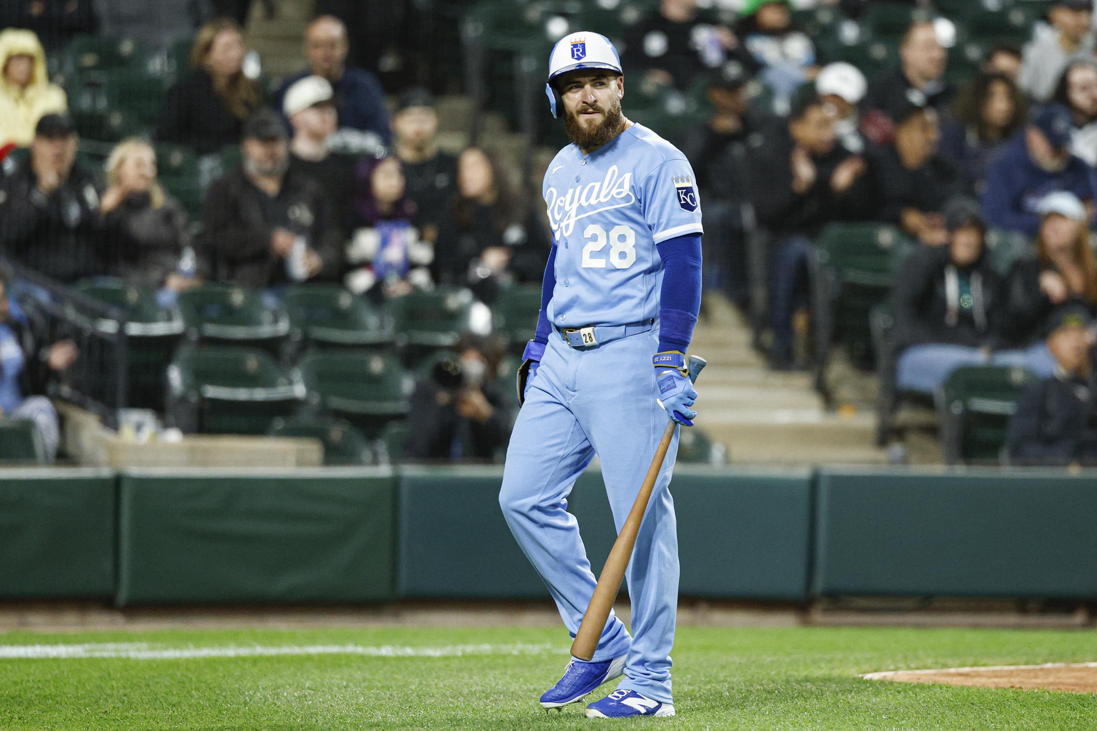 Royals drop fifth straight in 11 innings, 5-4