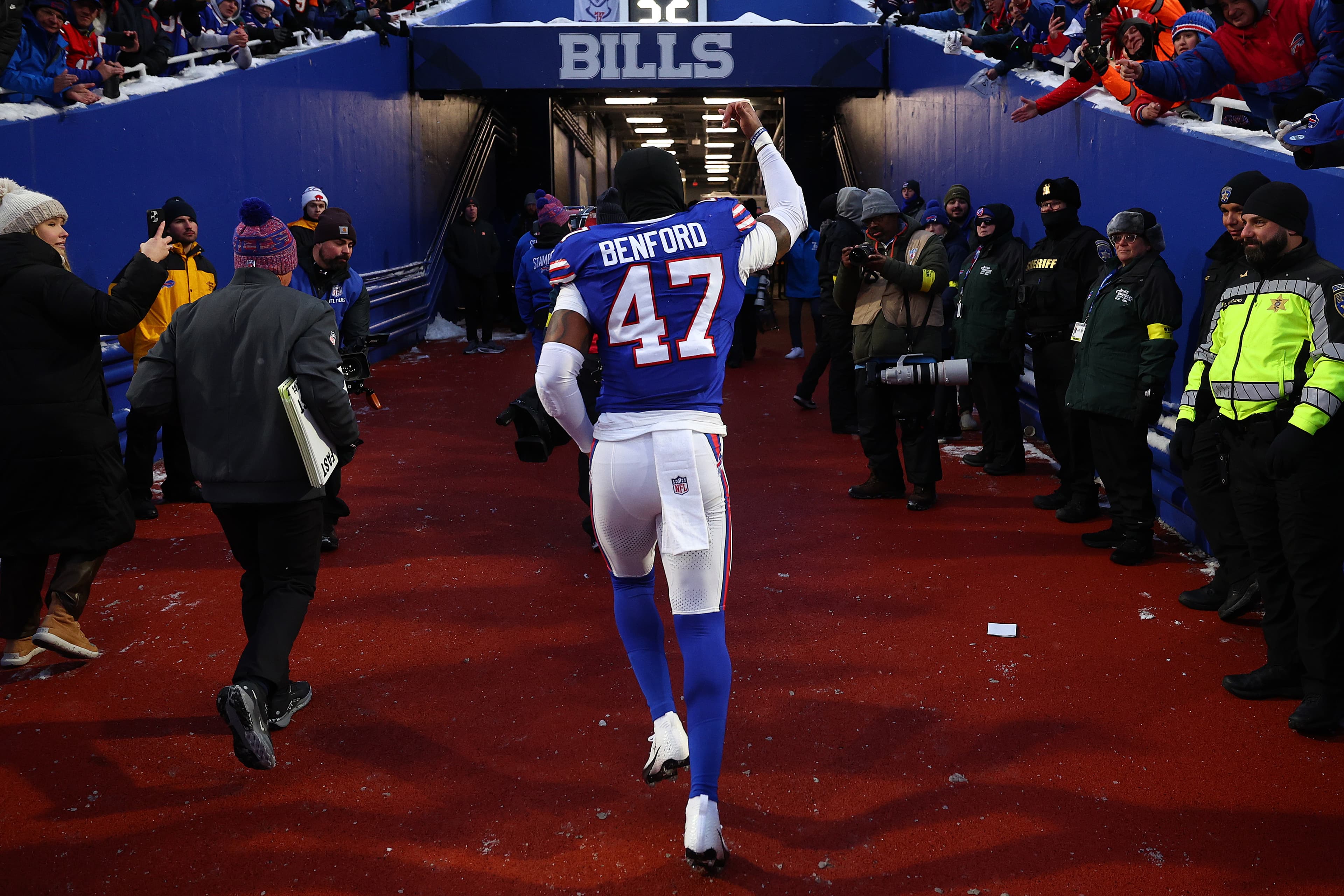Is Christian Benford a good fit to play more man coverage?