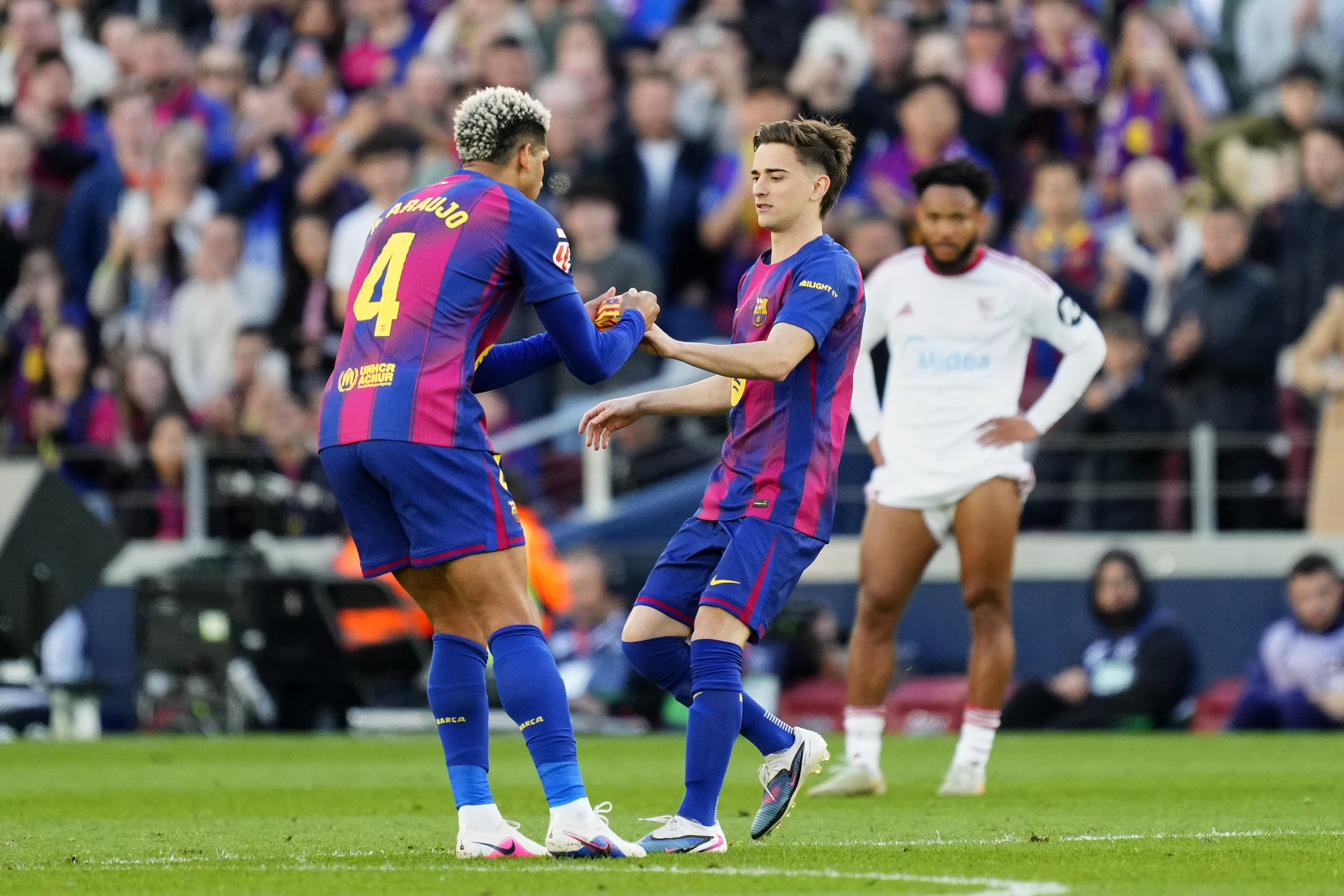 18-Year-Old Gavi Takes Over Champions League Again!