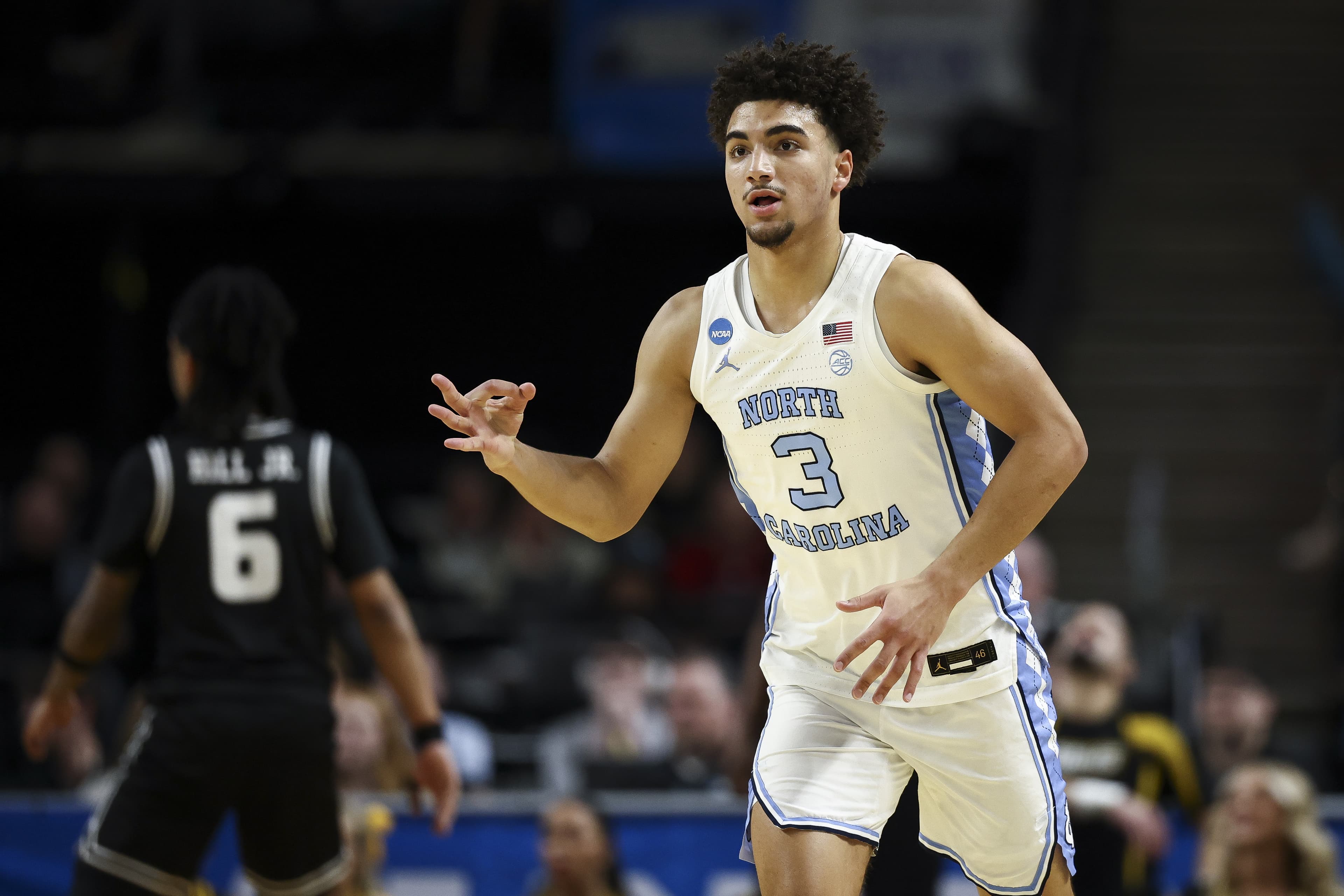 Arizona men’s basketball gets commitment from ex-North Carolina guard Derek Dixon