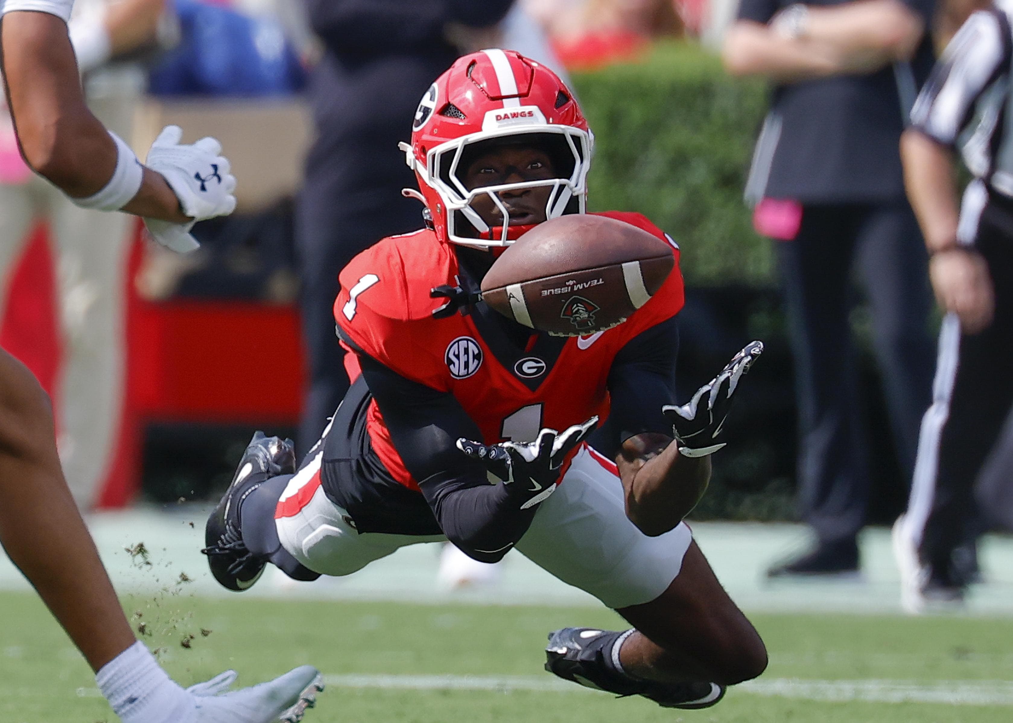 Chargers upgrade secondary in way-too-early 2027 mock draft
