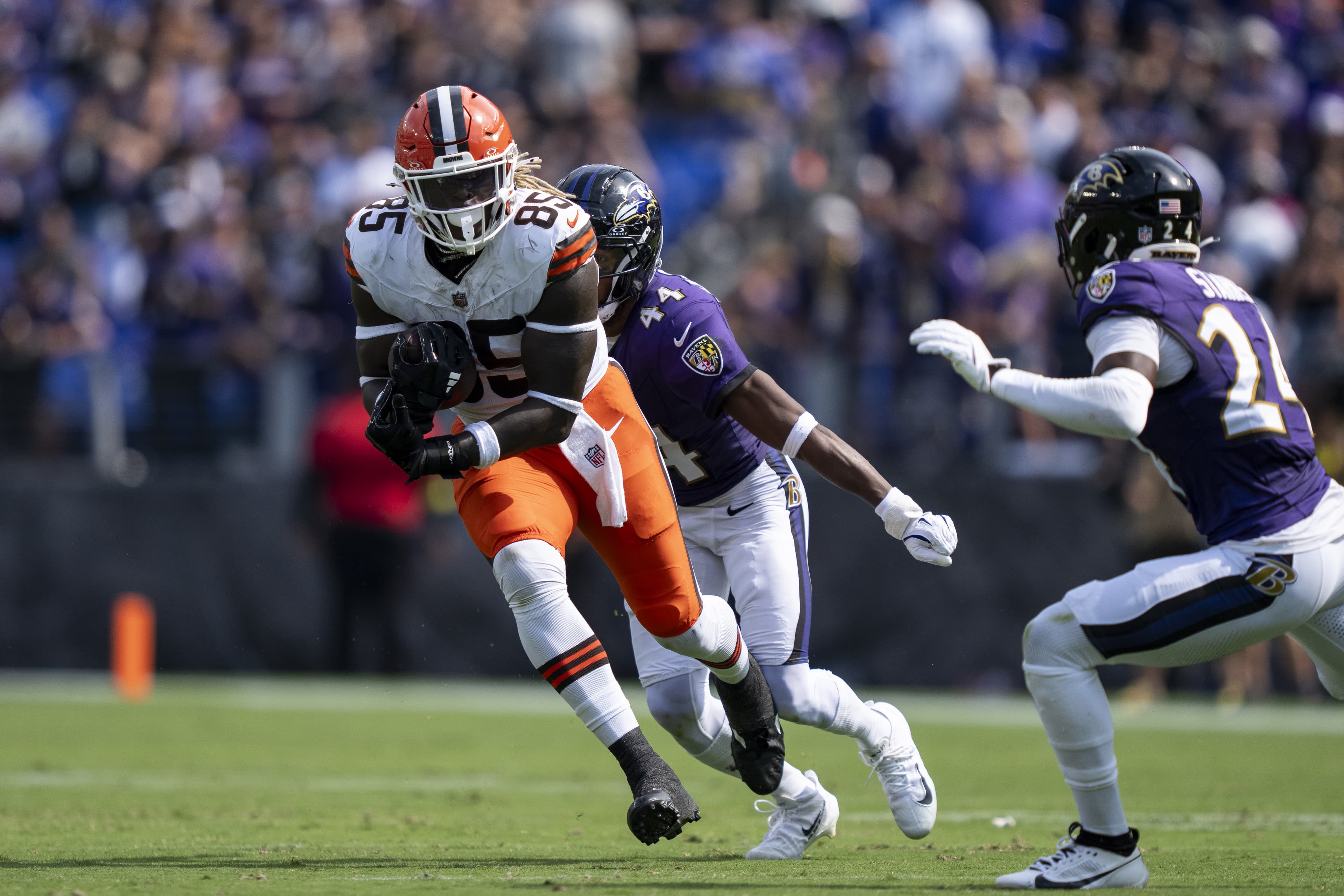 New Headline: Pro Era Prospects Illuminate: David Njoku's Giant Steps Lead to Majestic Departures!