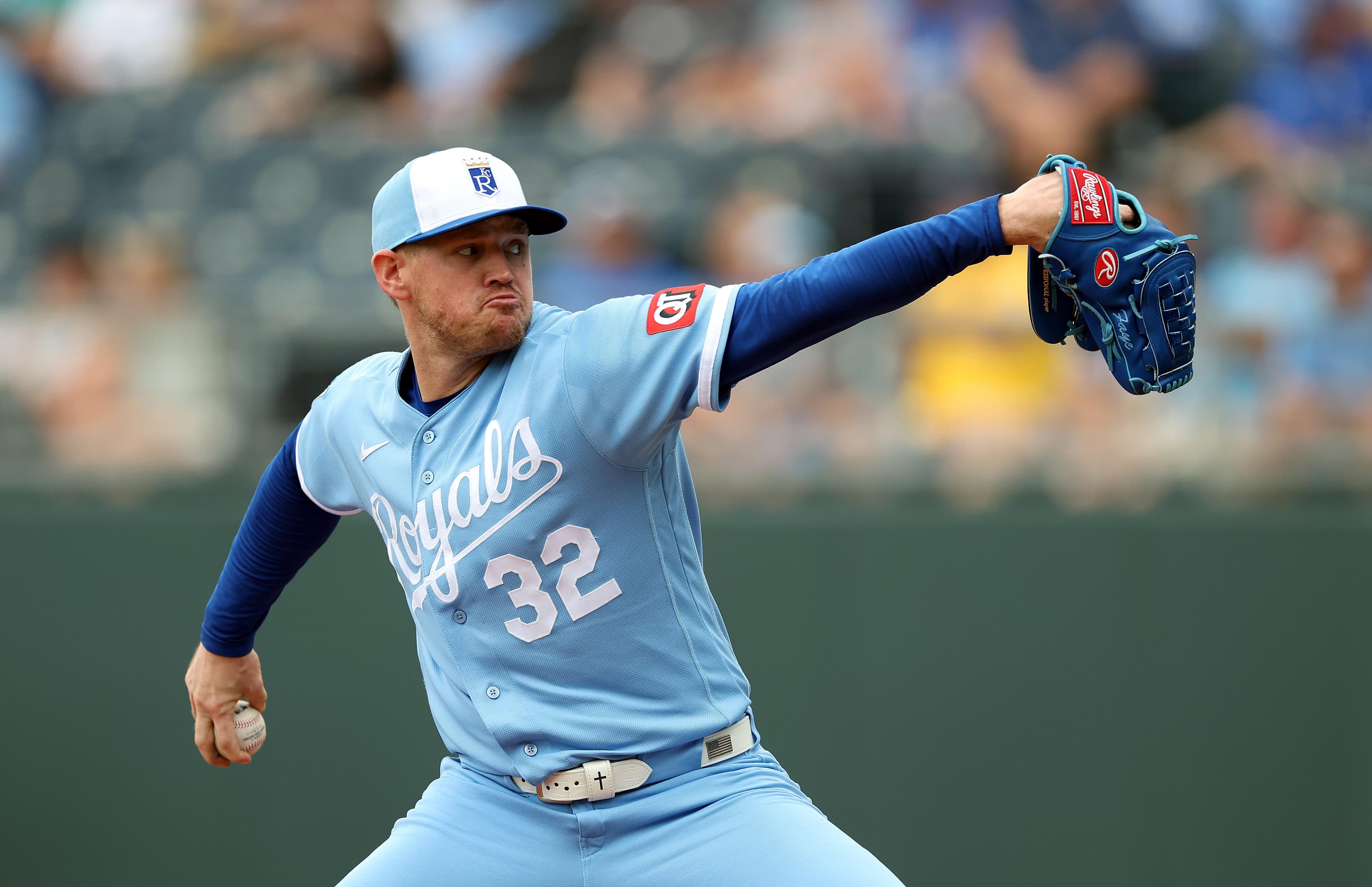 Stephen Kolek pitches a CGSO, Royals beat Mariners 5-0