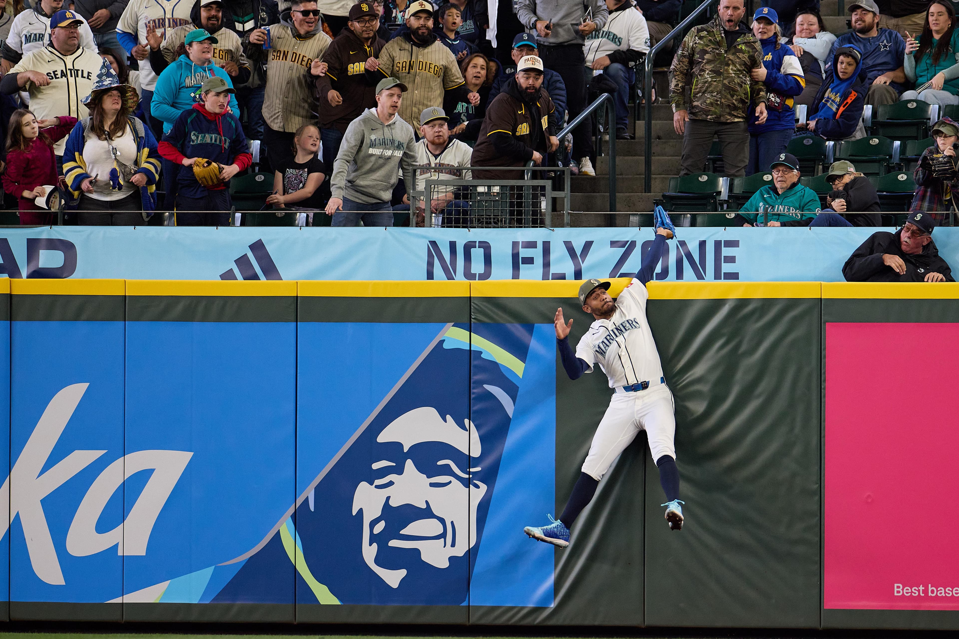 Out-thundered and sundered, San Diego squashes Seattle 7-4