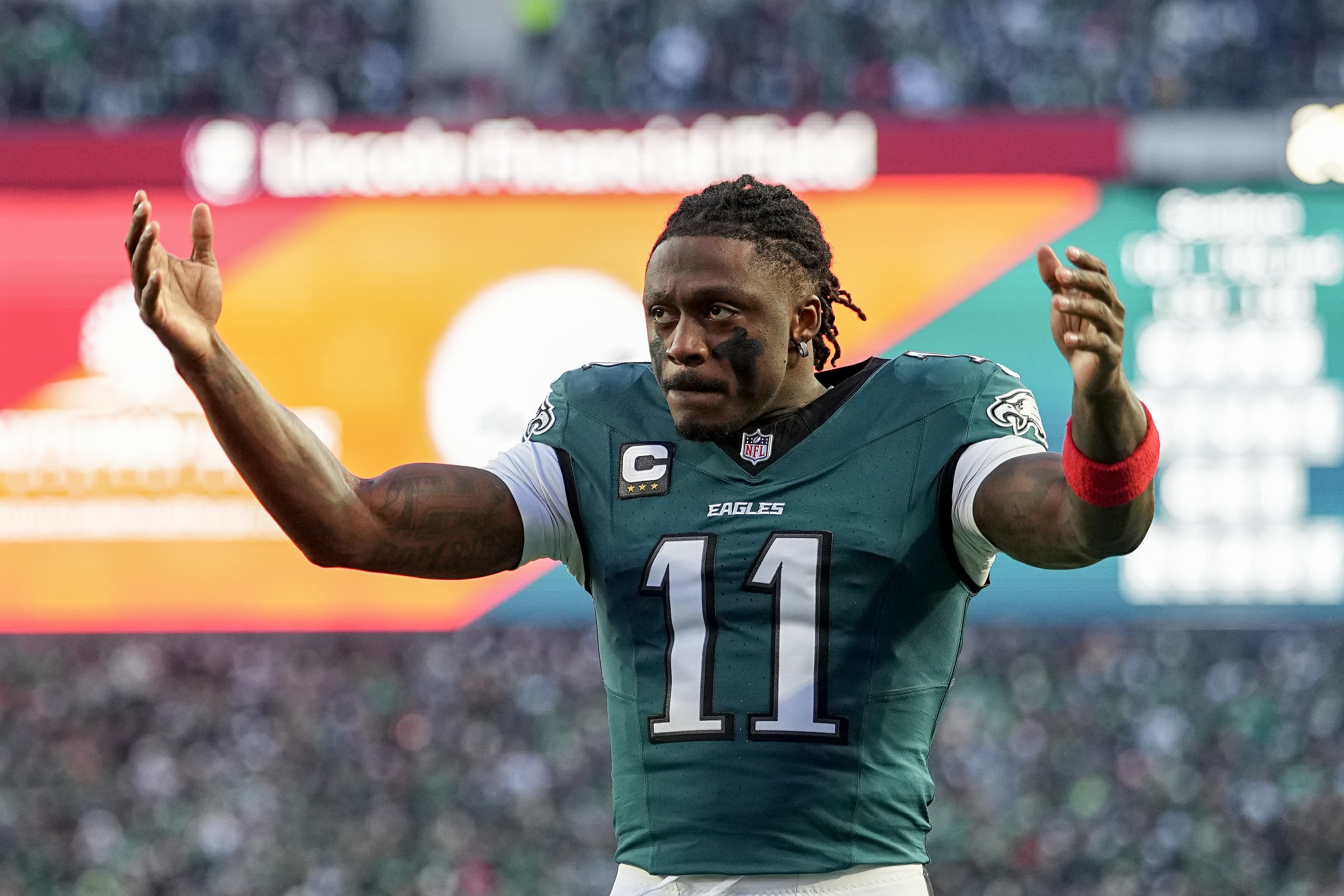 Brown's Troubles Mount As New Contracts Pour In