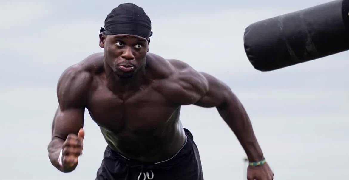 Texas signs 2026 EDGE Brinley Tita