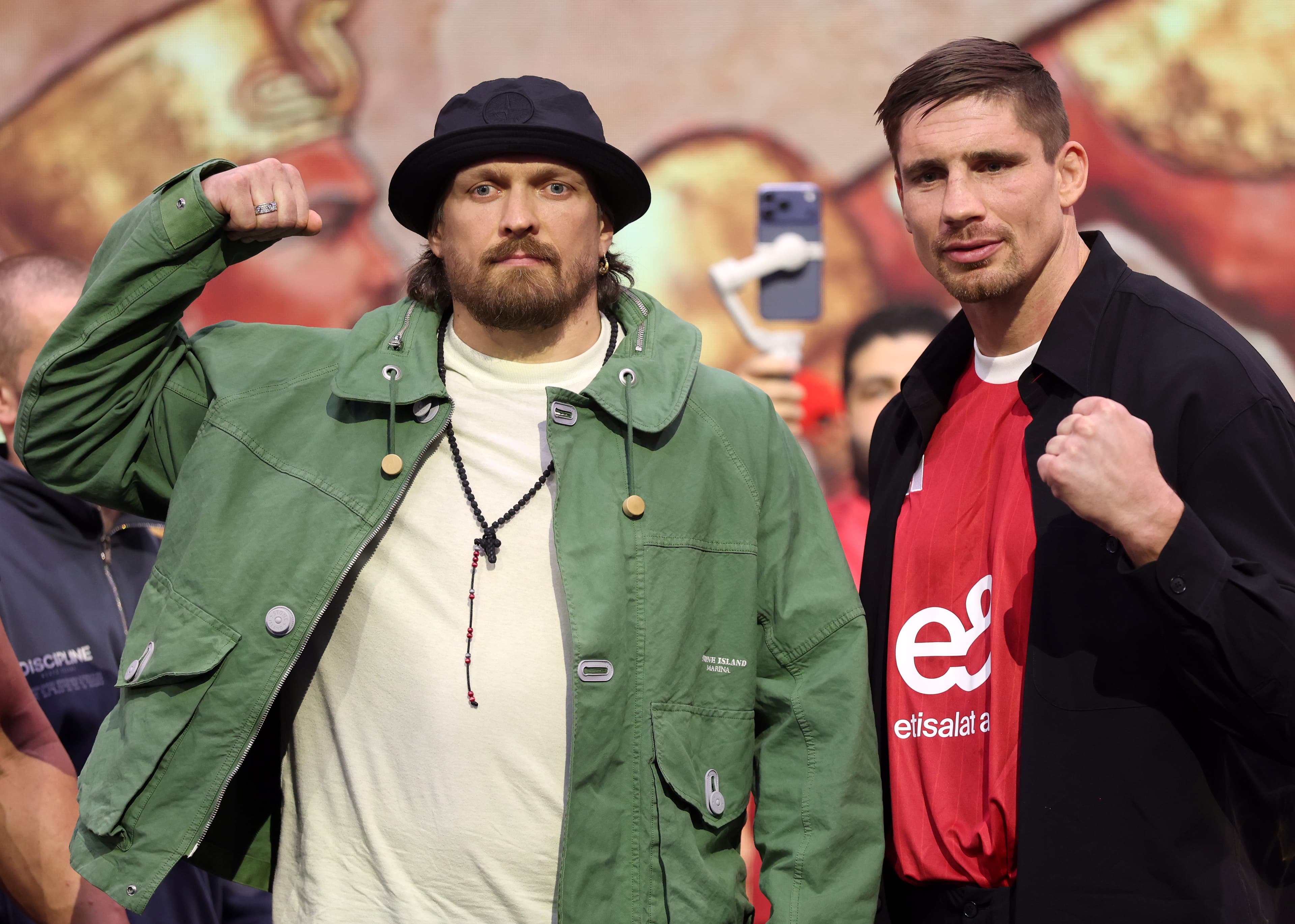 ‘Two worlds’: Oleksandr Usyk and Rico Verhoeven look to bring together fan bases