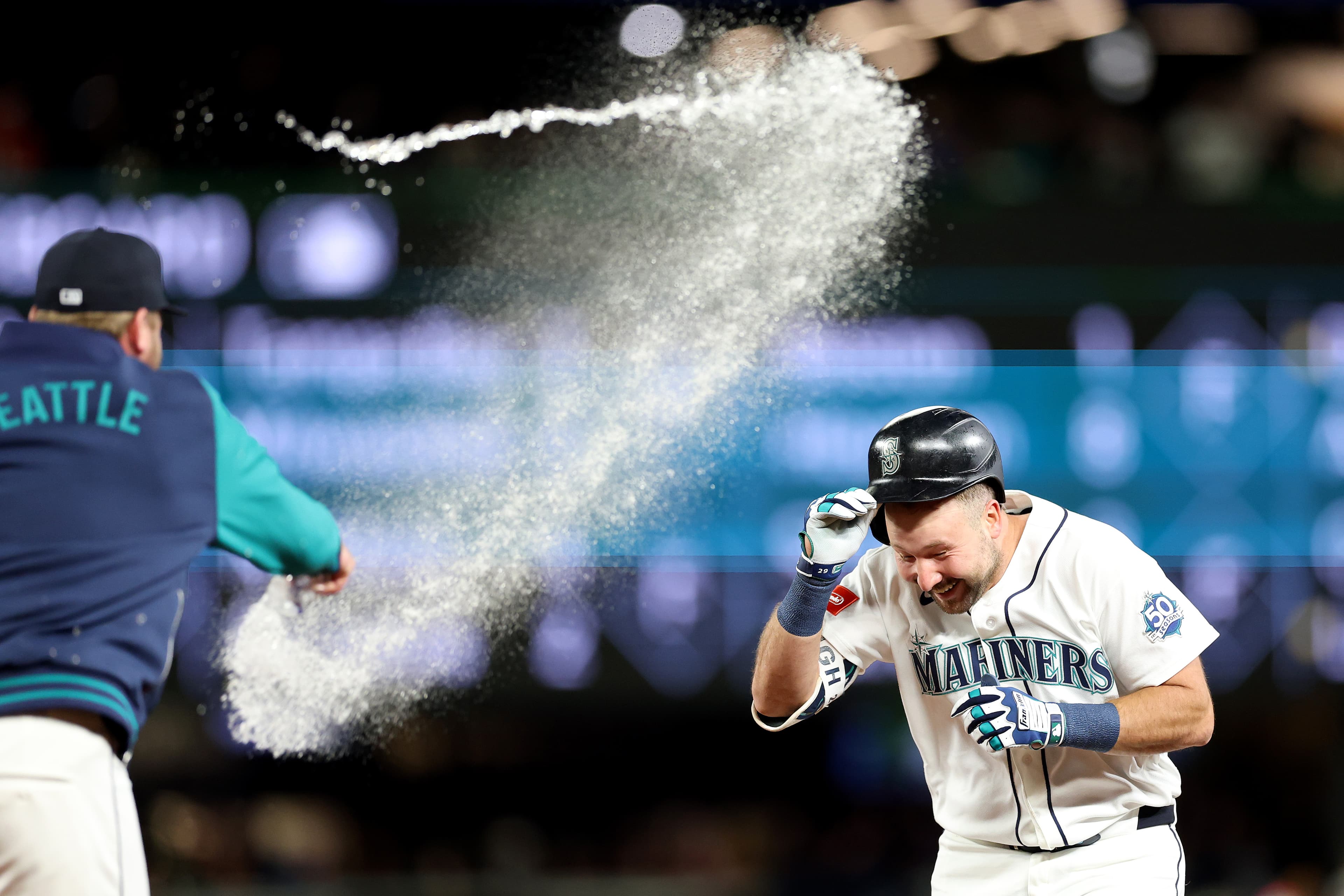 Cal Raleigh’s walk-off hit hands Yankees their first loss of 2026